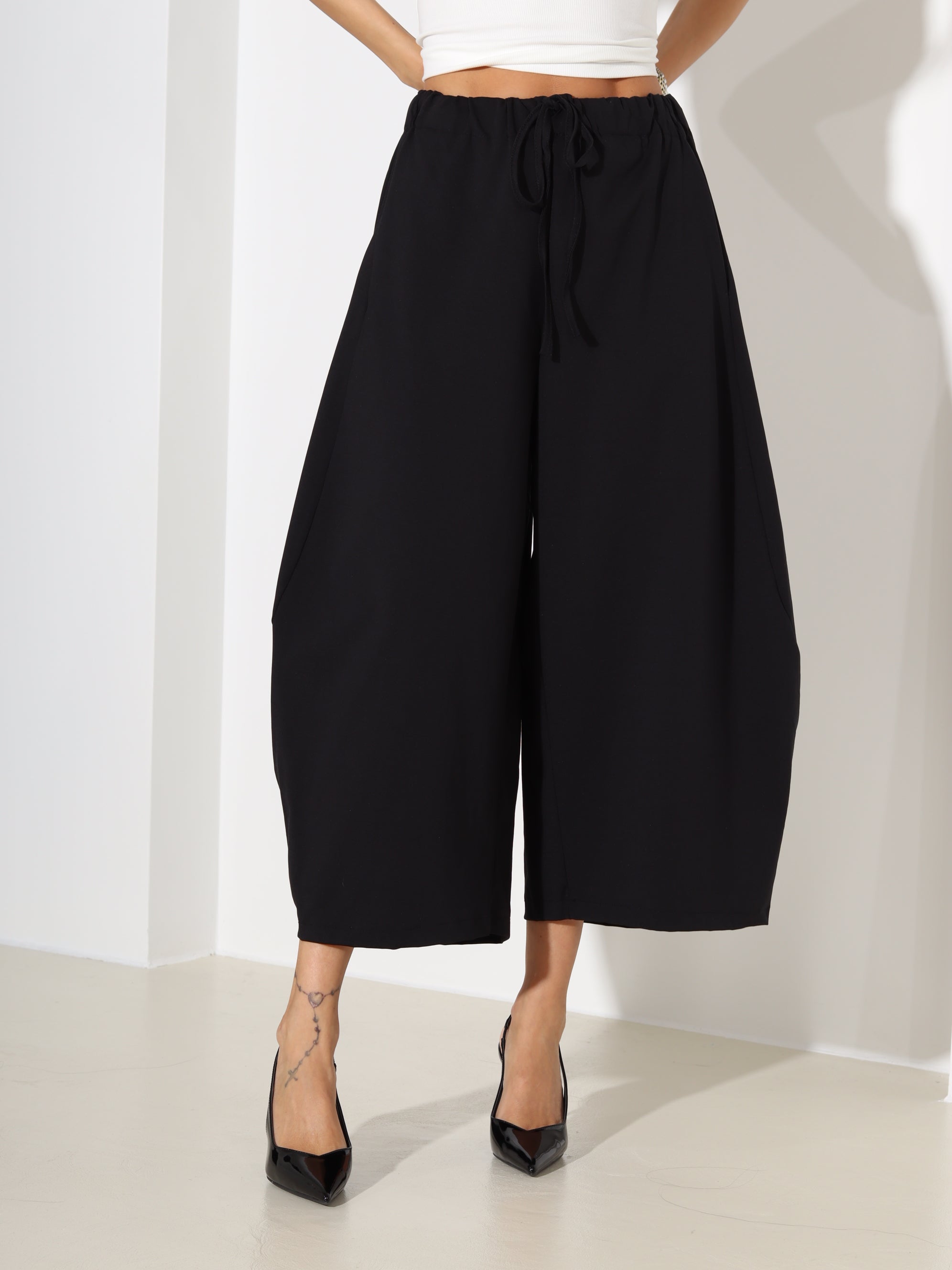 Melnas Kapri bikses - 18400