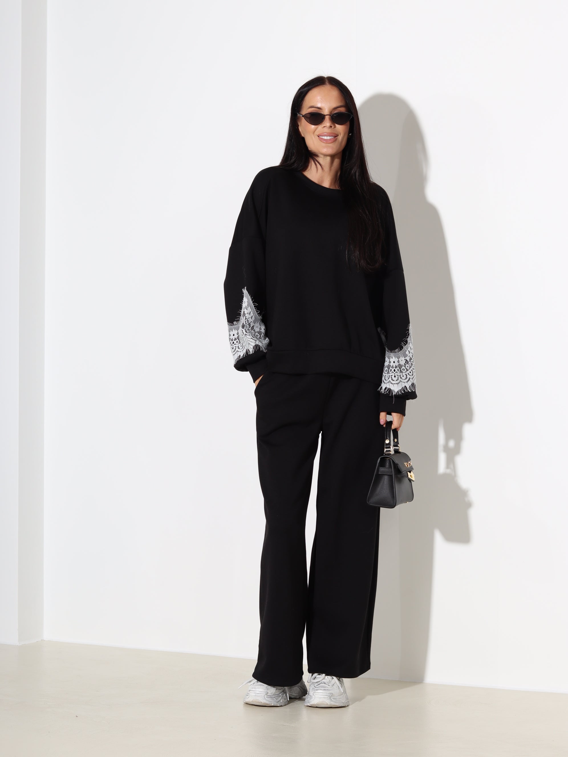 Melns komplekts ar mežģīnes akcentu piedurknē – 18195