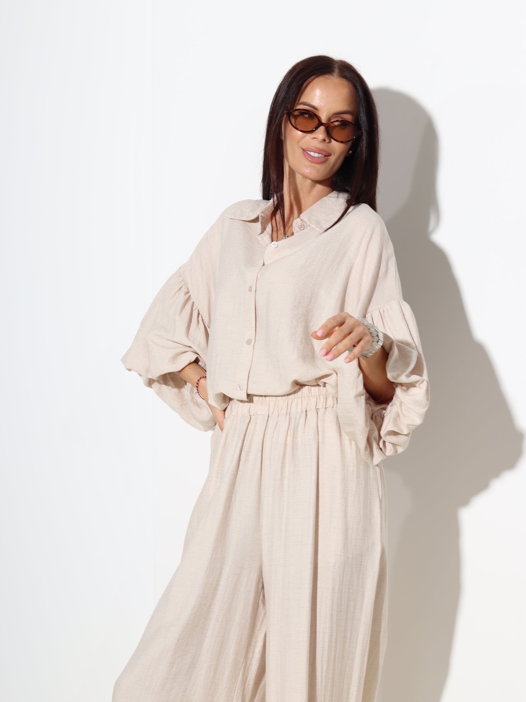 Bēšs komplekts ar balonveida piedurknēm- 20078