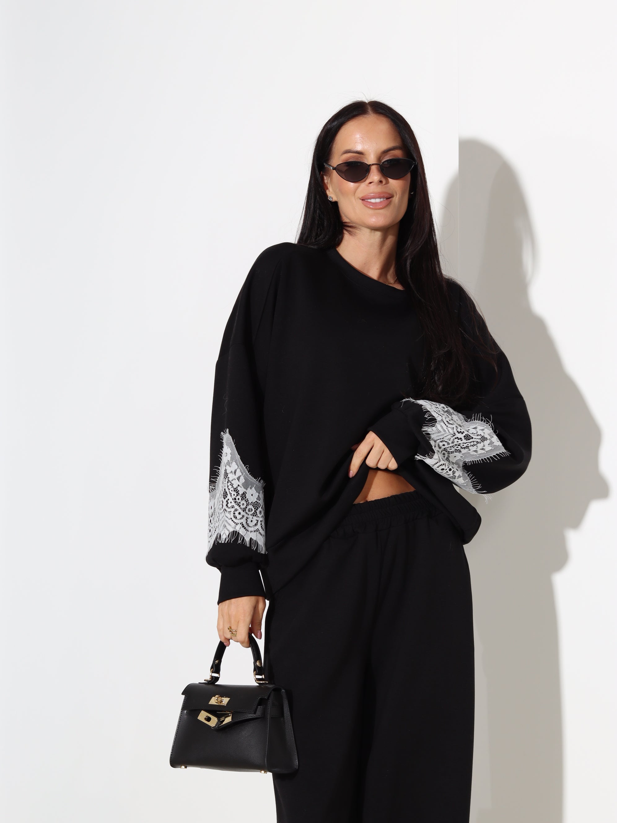 Melns komplekts ar mežģīnes akcentu piedurknē – 18195