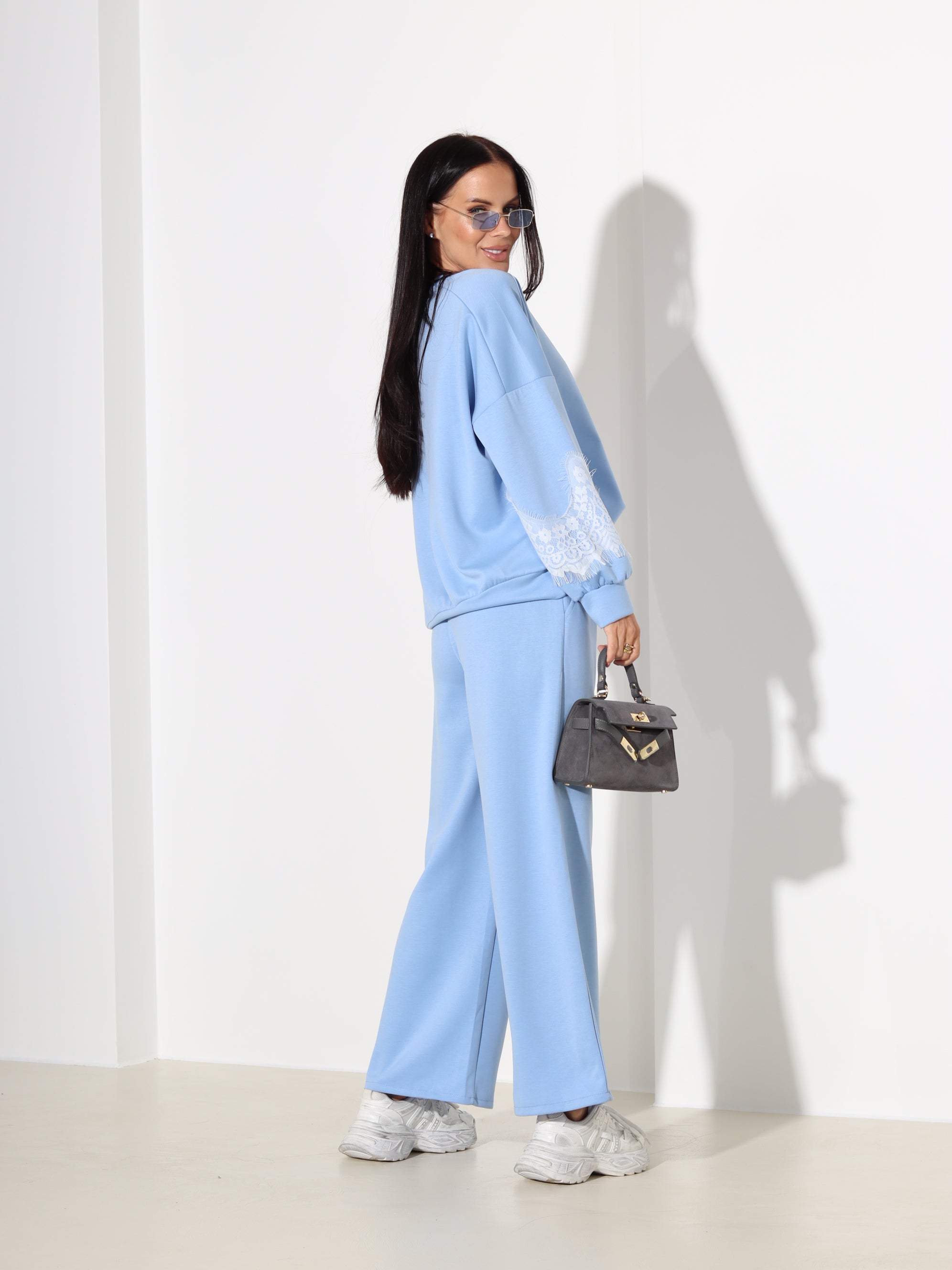 Zils komplekts ar mežģīnes akcentu piedurknē – 18192