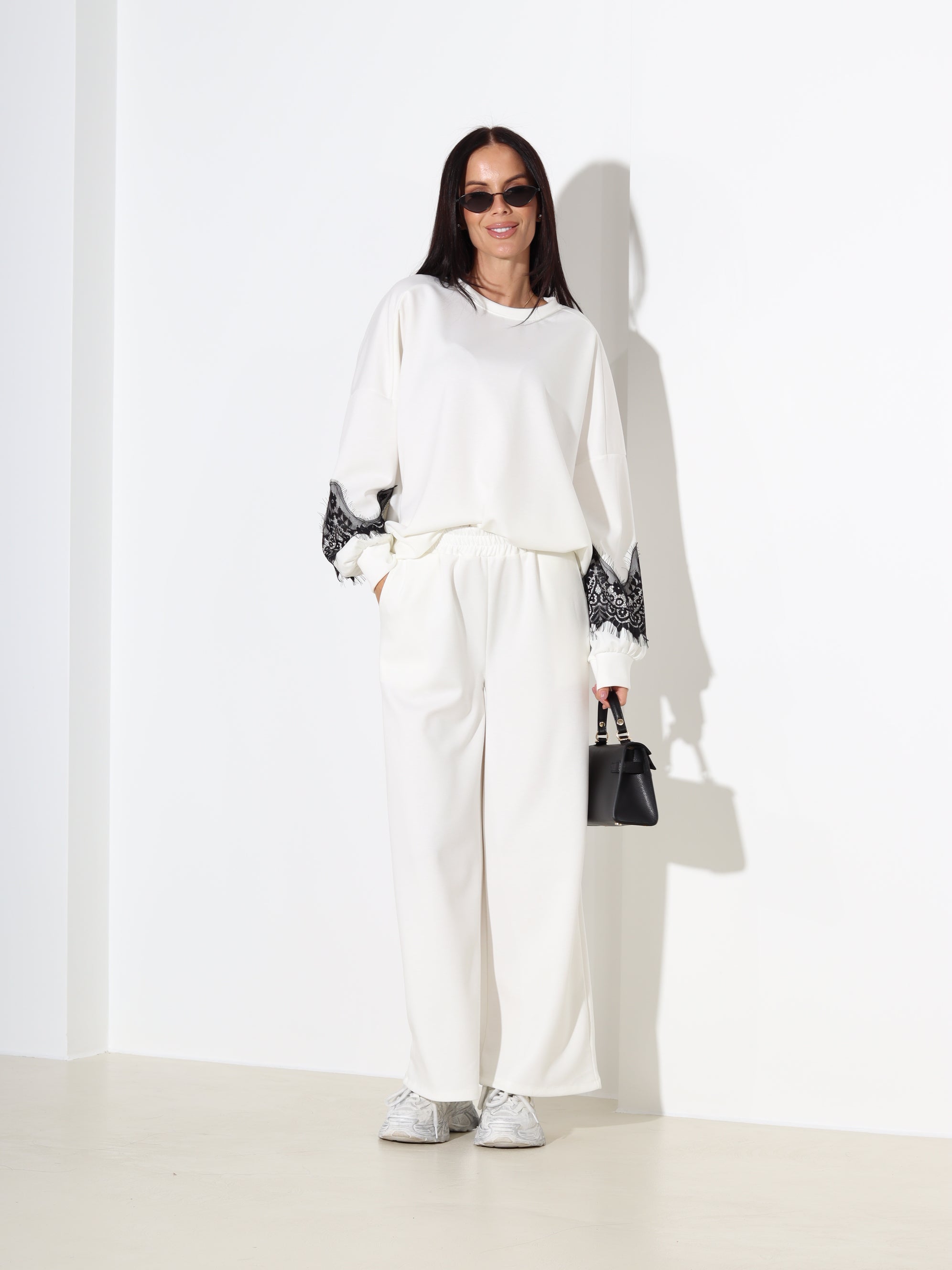 Balts komplekts ar mežģīnes akcentu piedurknē – 18191