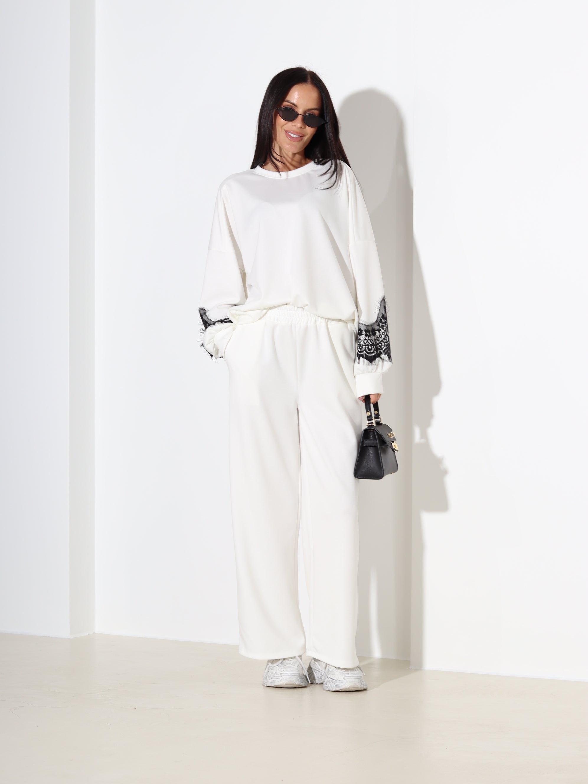 Balts komplekts ar mežģīnes akcentu piedurknē – 18191