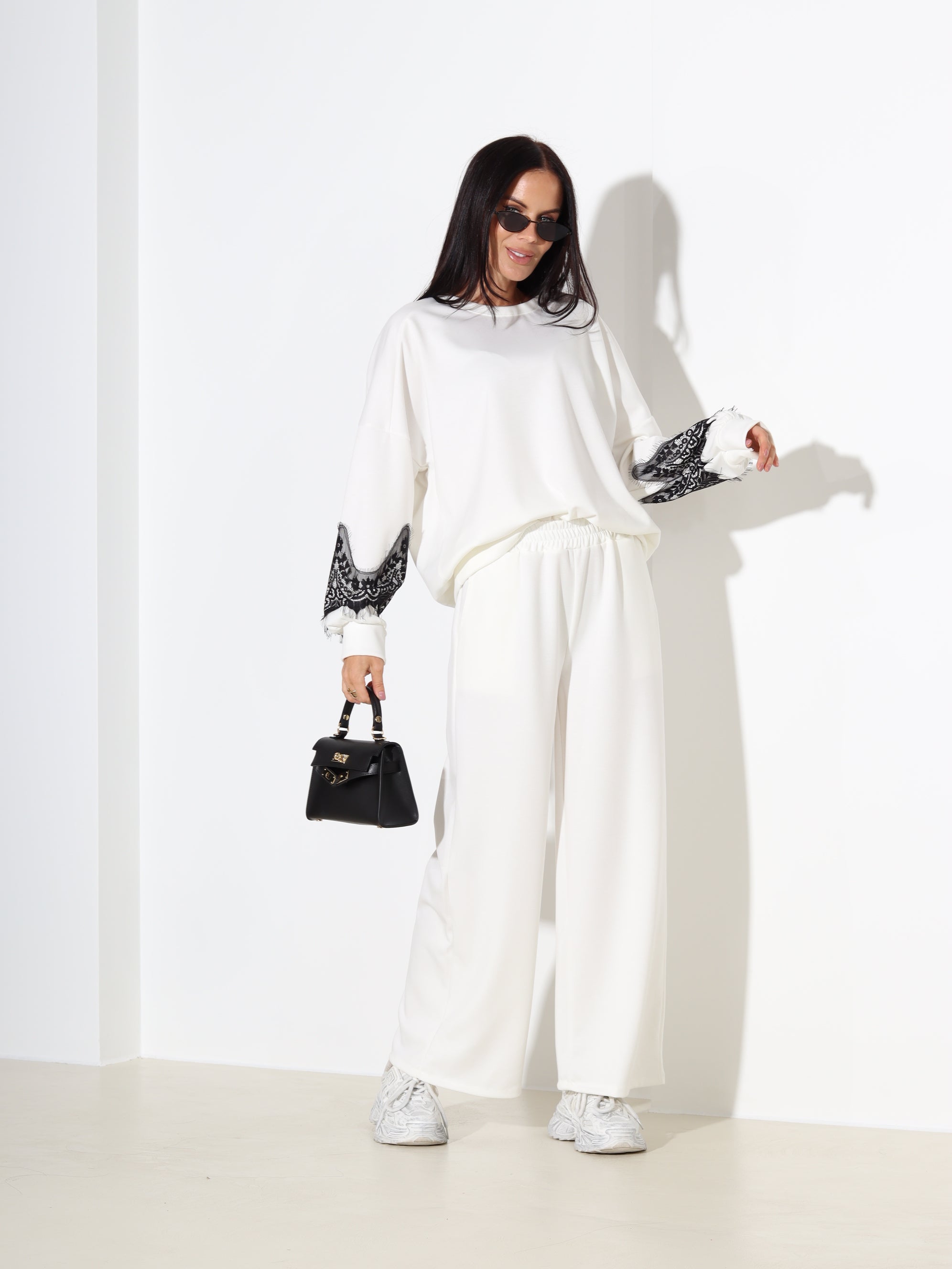 Balts komplekts ar mežģīnes akcentu piedurknē – 18191