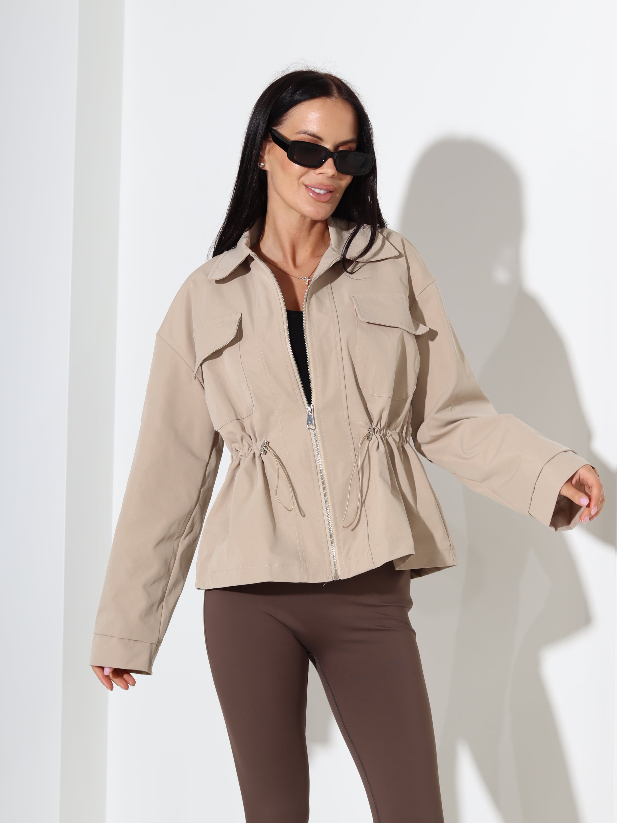 Brūna, īsa virsjaka/trecis ar savilkumu viduklī - 18406