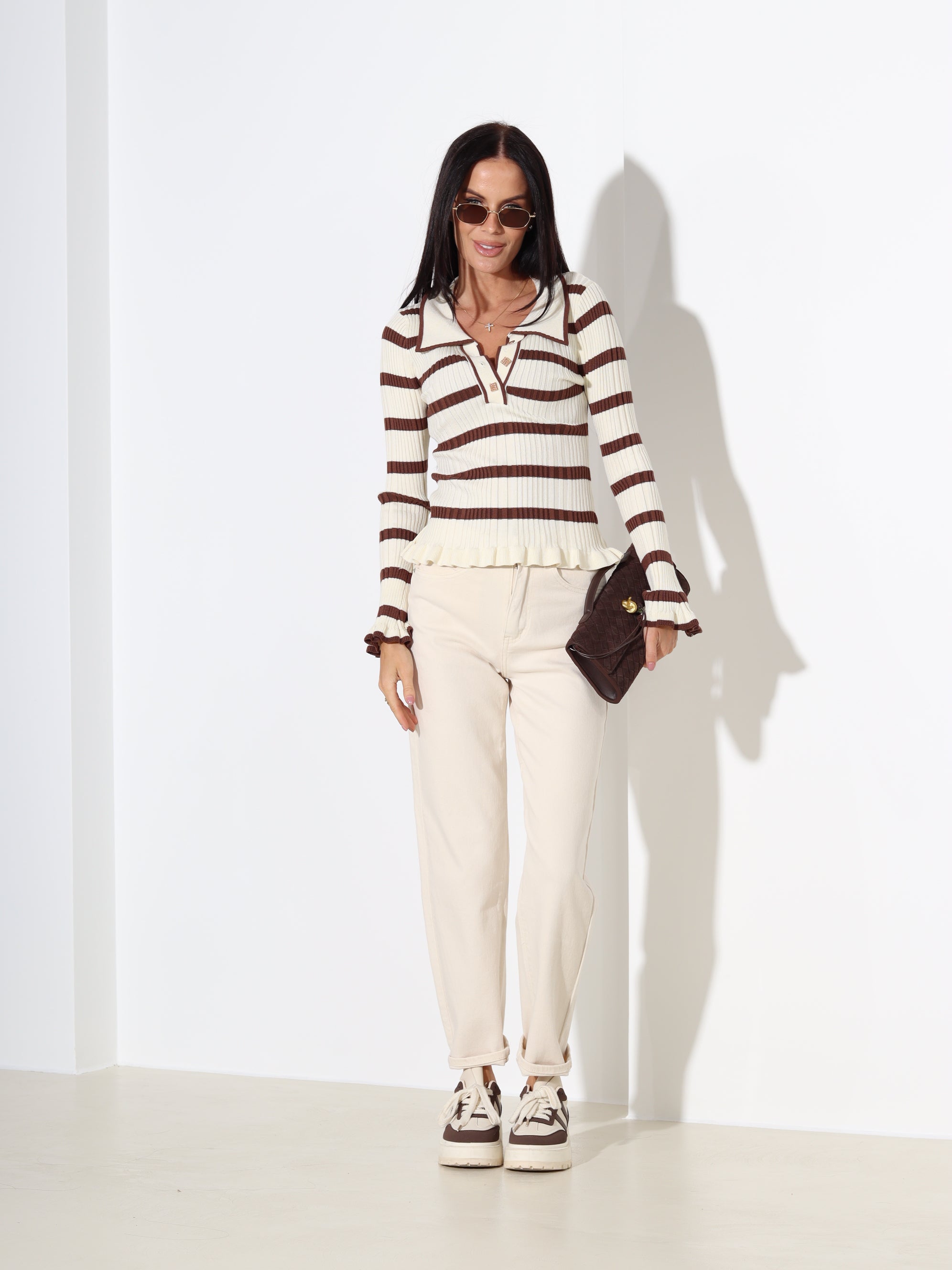 Bēšs adīts džemepris ar brūnām strīpām un zelta krāsas podziņām - 18181