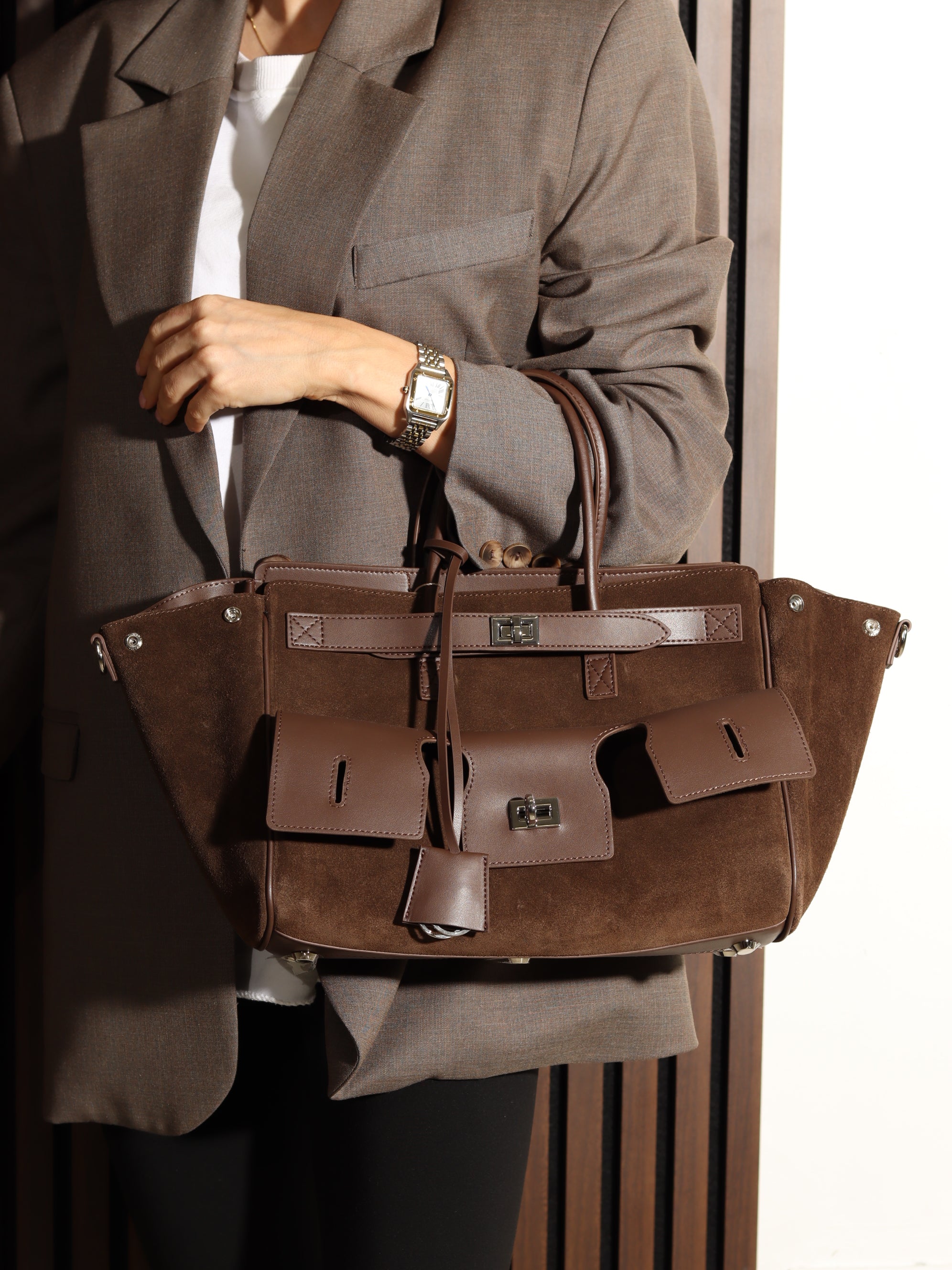 Brūna d/zamšādas liela rokassoma ar dubultu aizdari - 17924