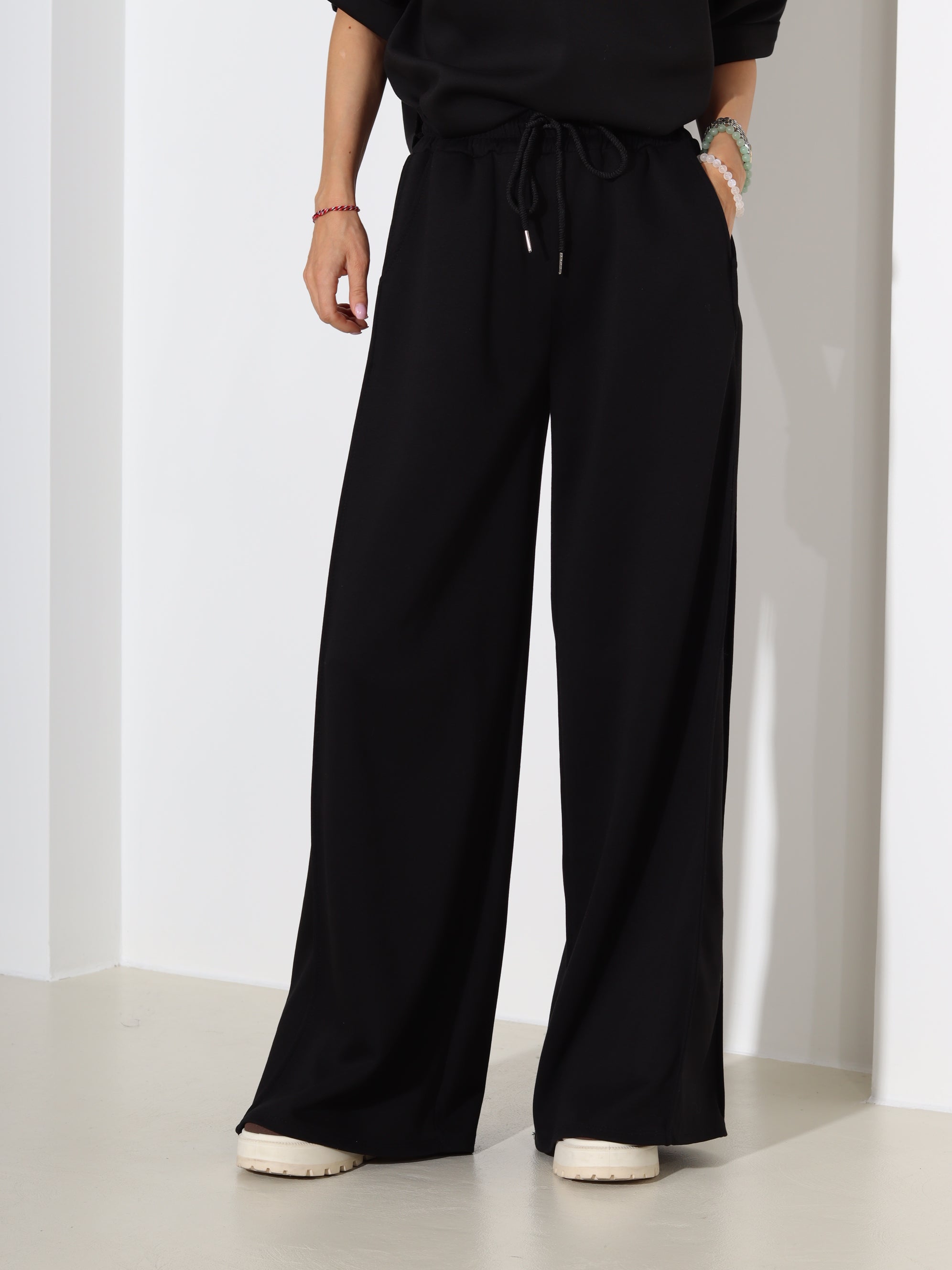 Melnas sportiska stila bikses ar papildus iešumumu- 18421