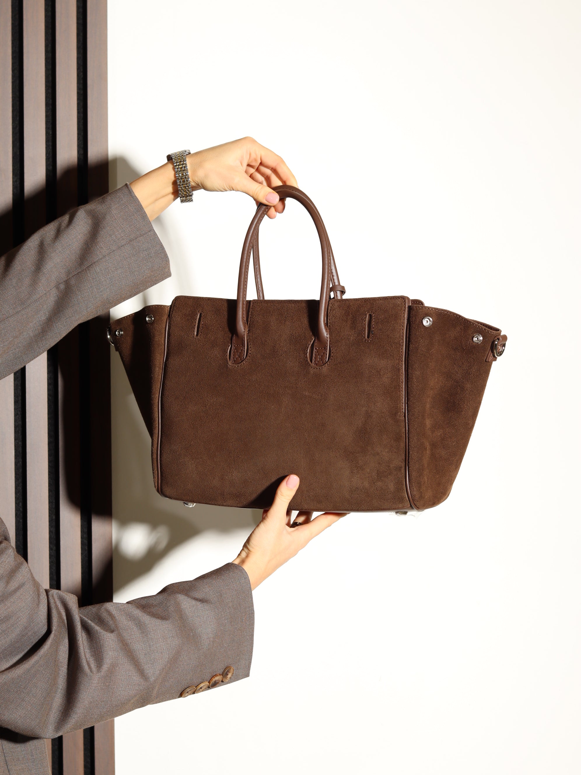 Brūna d/zamšādas liela rokassoma ar dubultu aizdari - 17924