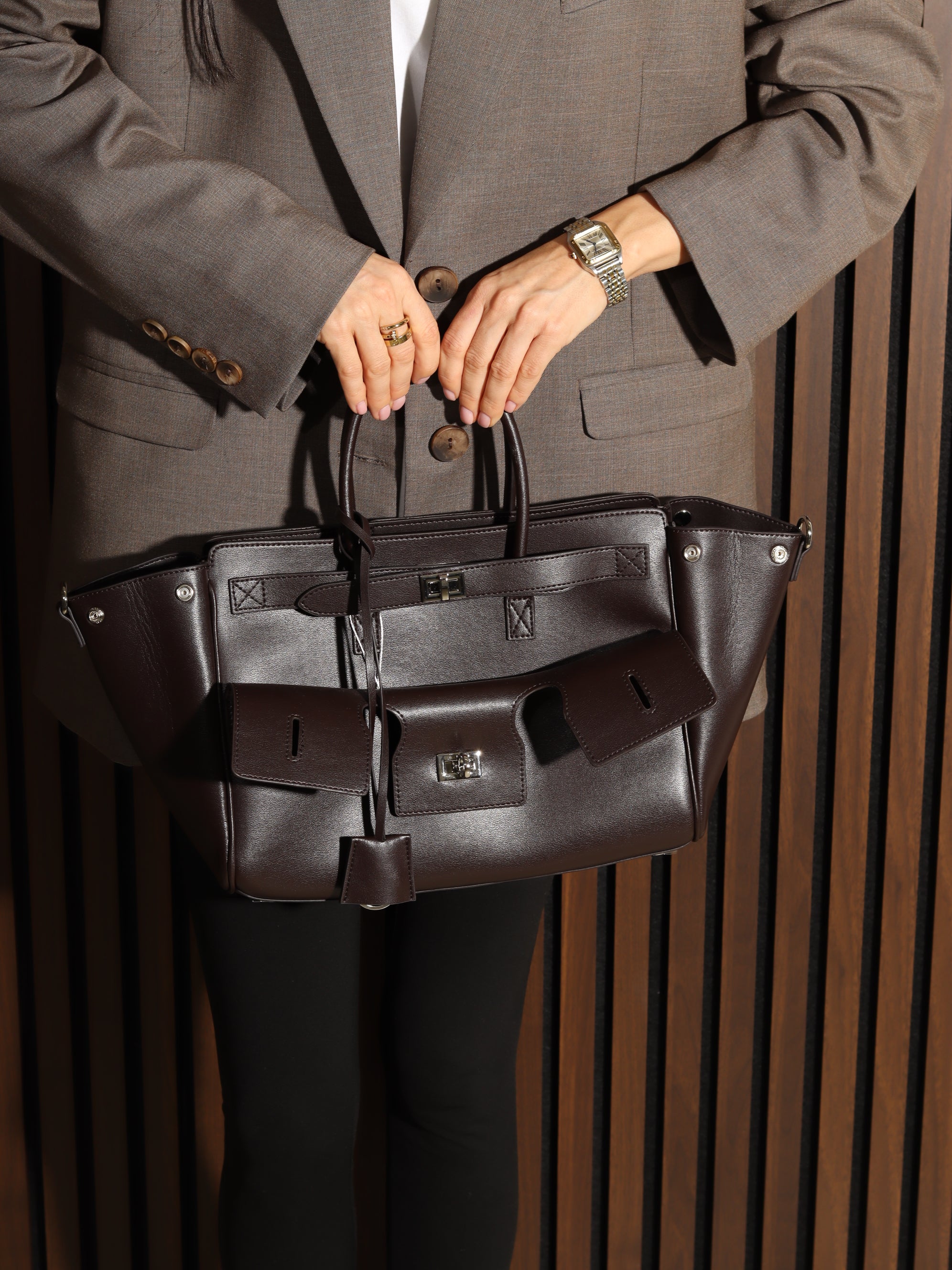 Brūna d/ādas liela rokassoma ar dubultu aizdari - 17925