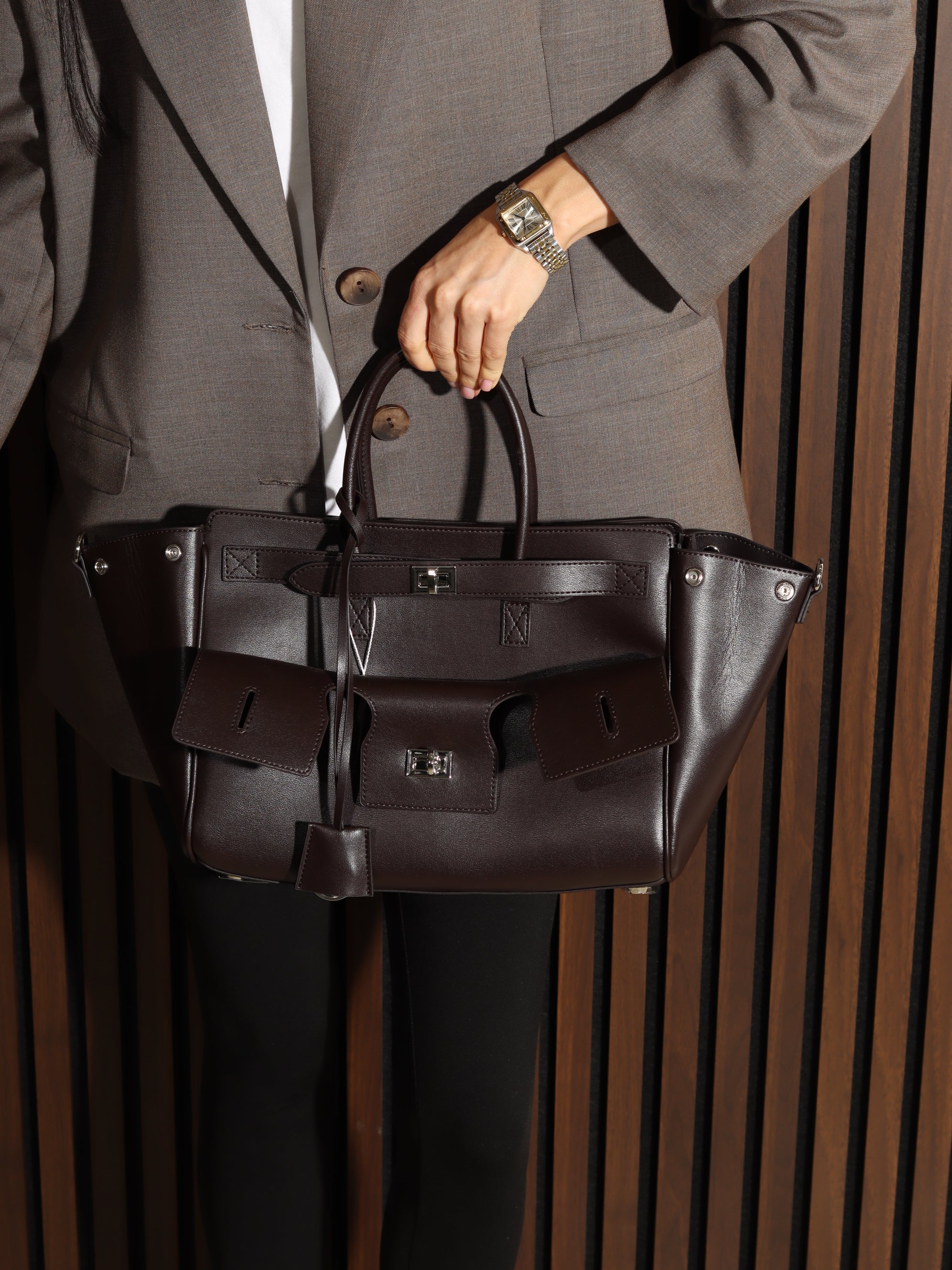 Brūna d/ādas liela rokassoma ar dubultu aizdari - 17925