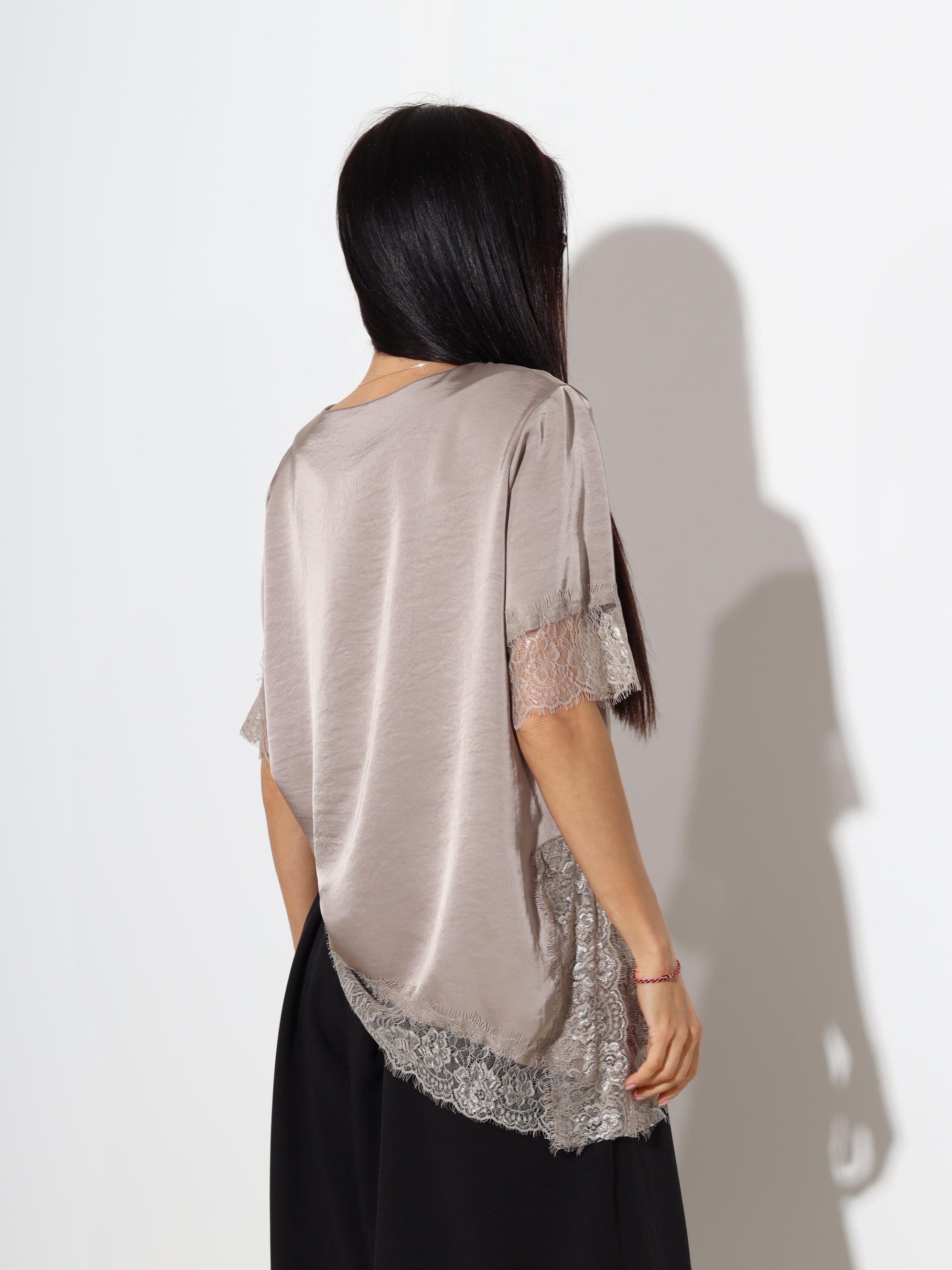 Taupe tops ,,Soft Lace'' ar mežģīņotu apakšdaļu - 19784