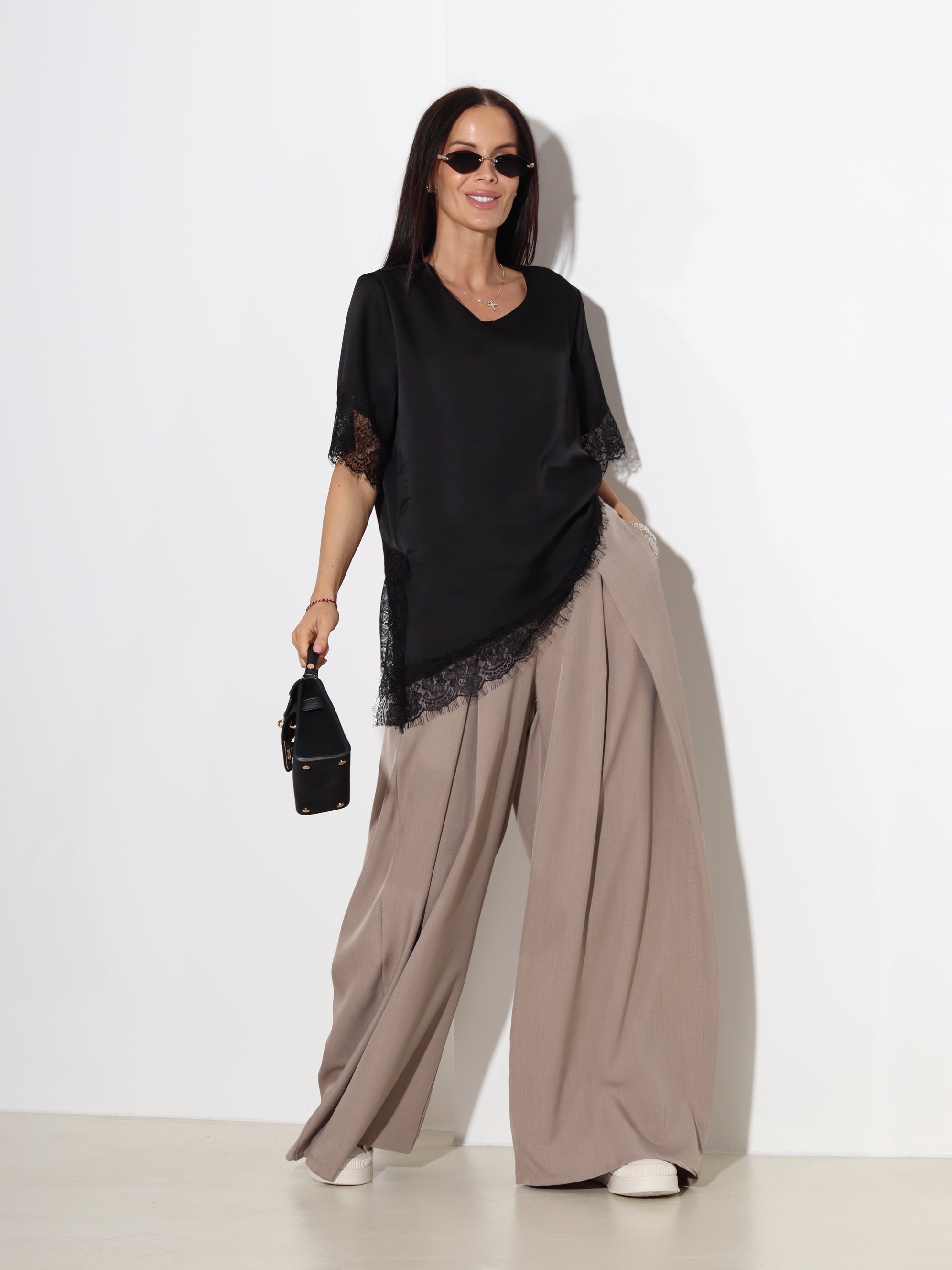 Melns tops ,,Soft Lace'' ar mežģīņotu apakšdaļu - 19785
