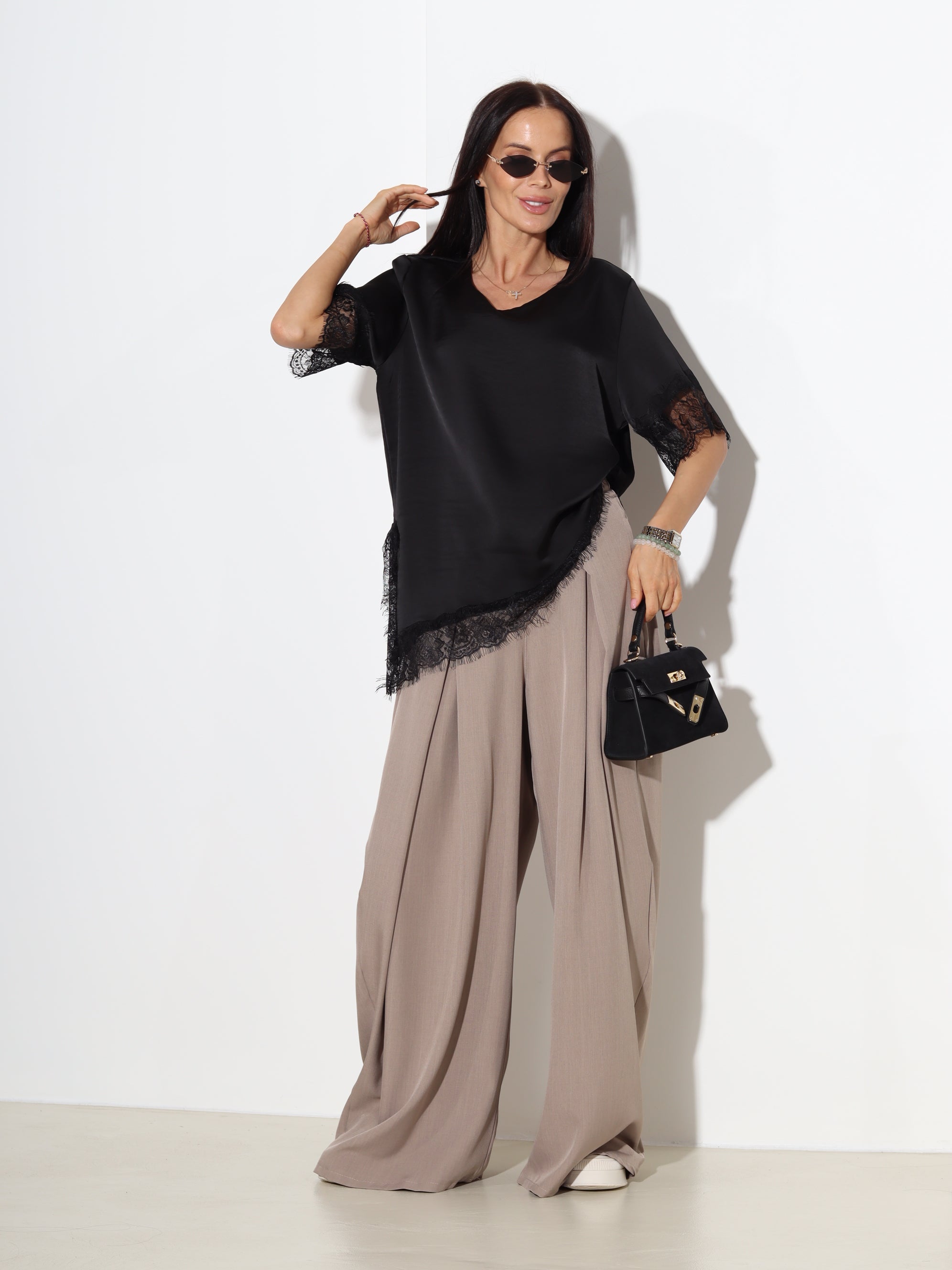 Melns tops ,,Soft Lace'' ar mežģīņotu apakšdaļu - 19785