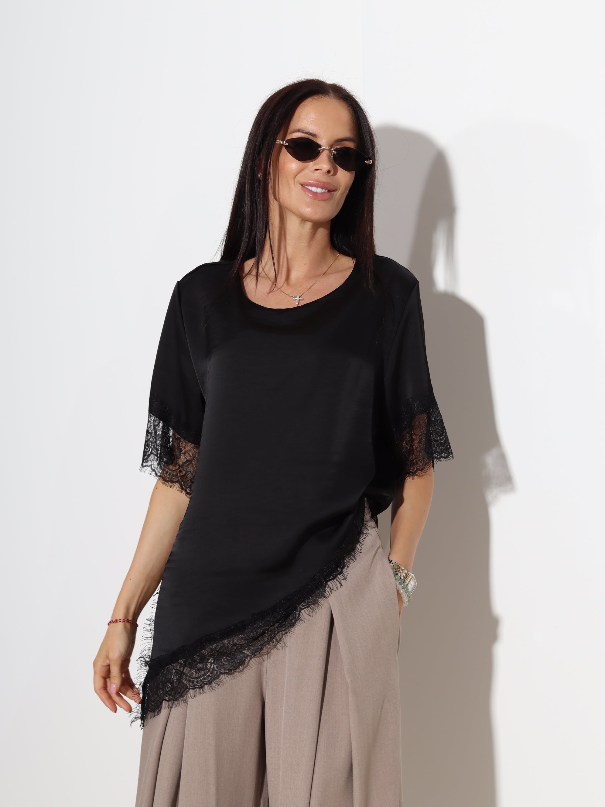 Melns tops ,,Soft Lace'' ar mežģīņotu apakšdaļu - 19785