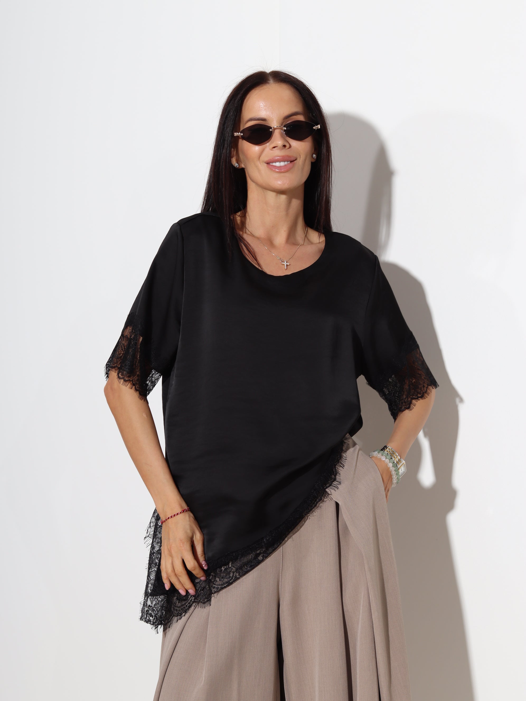 Melns tops ,,Soft Lace'' ar mežģīņotu apakšdaļu - 19785