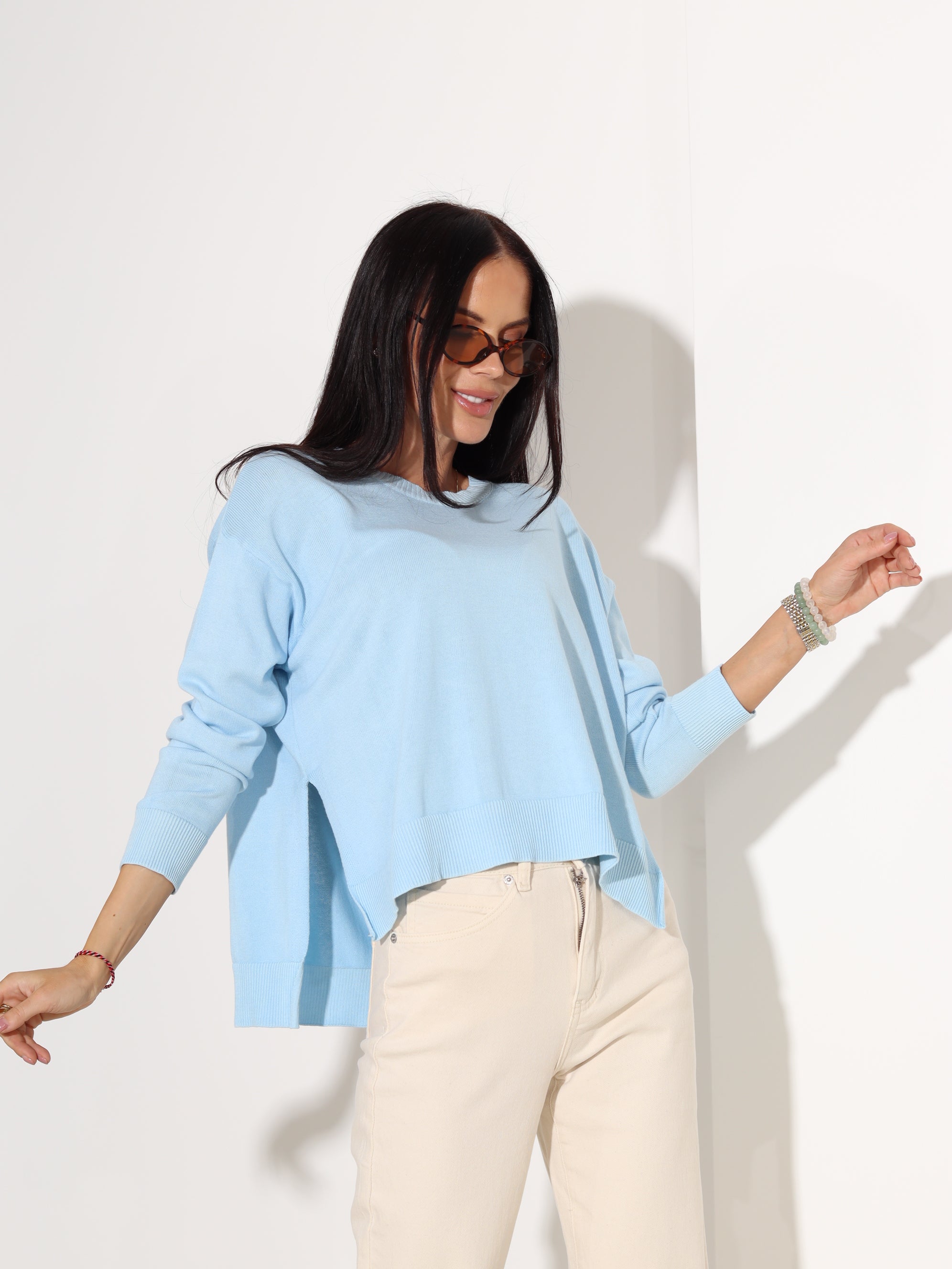 Zils adīts džemperis ar šķēlumiem sānos - 18197