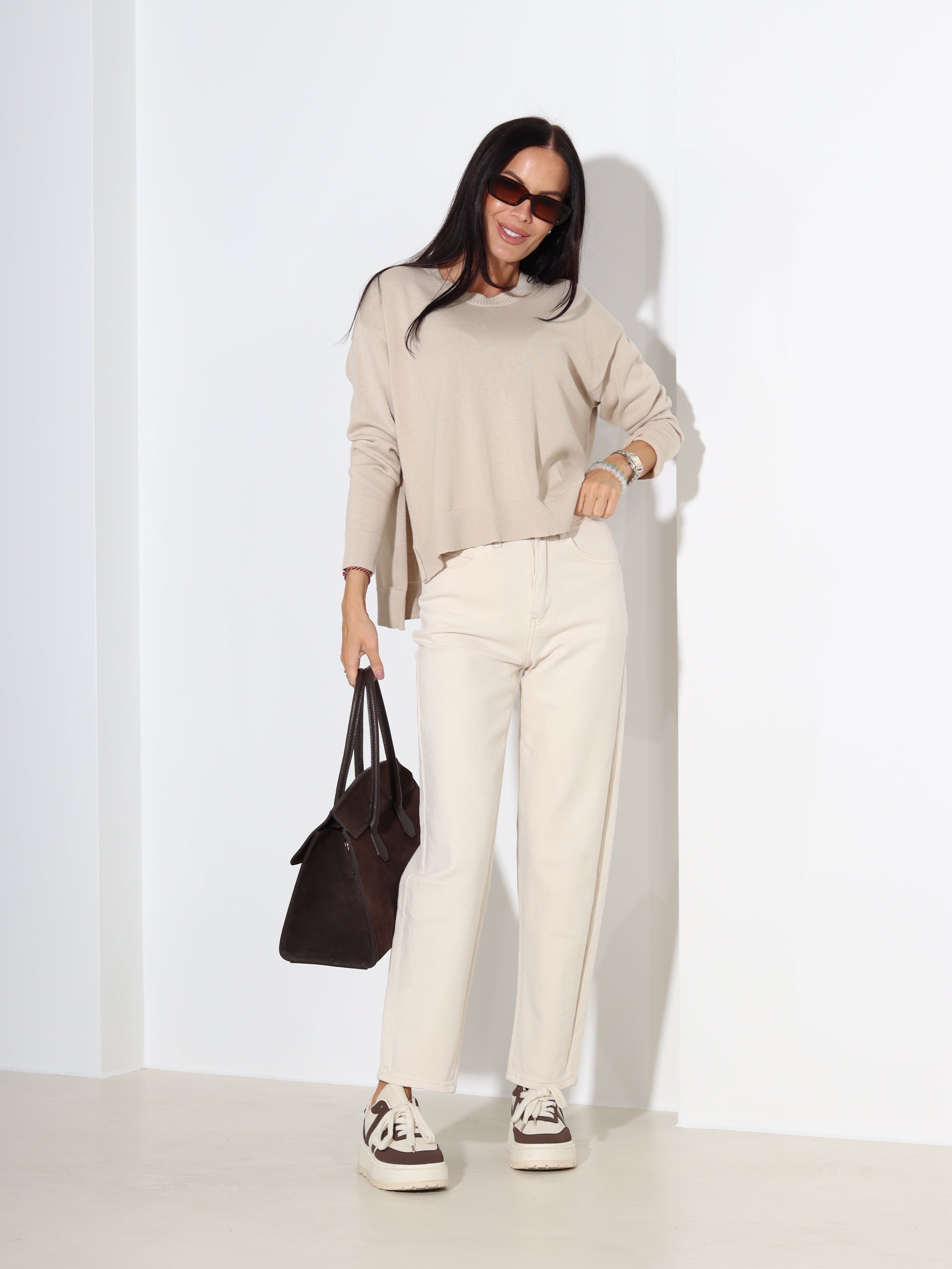 Brūns adīts džemperis ar šķēlumiem sānos - 18200