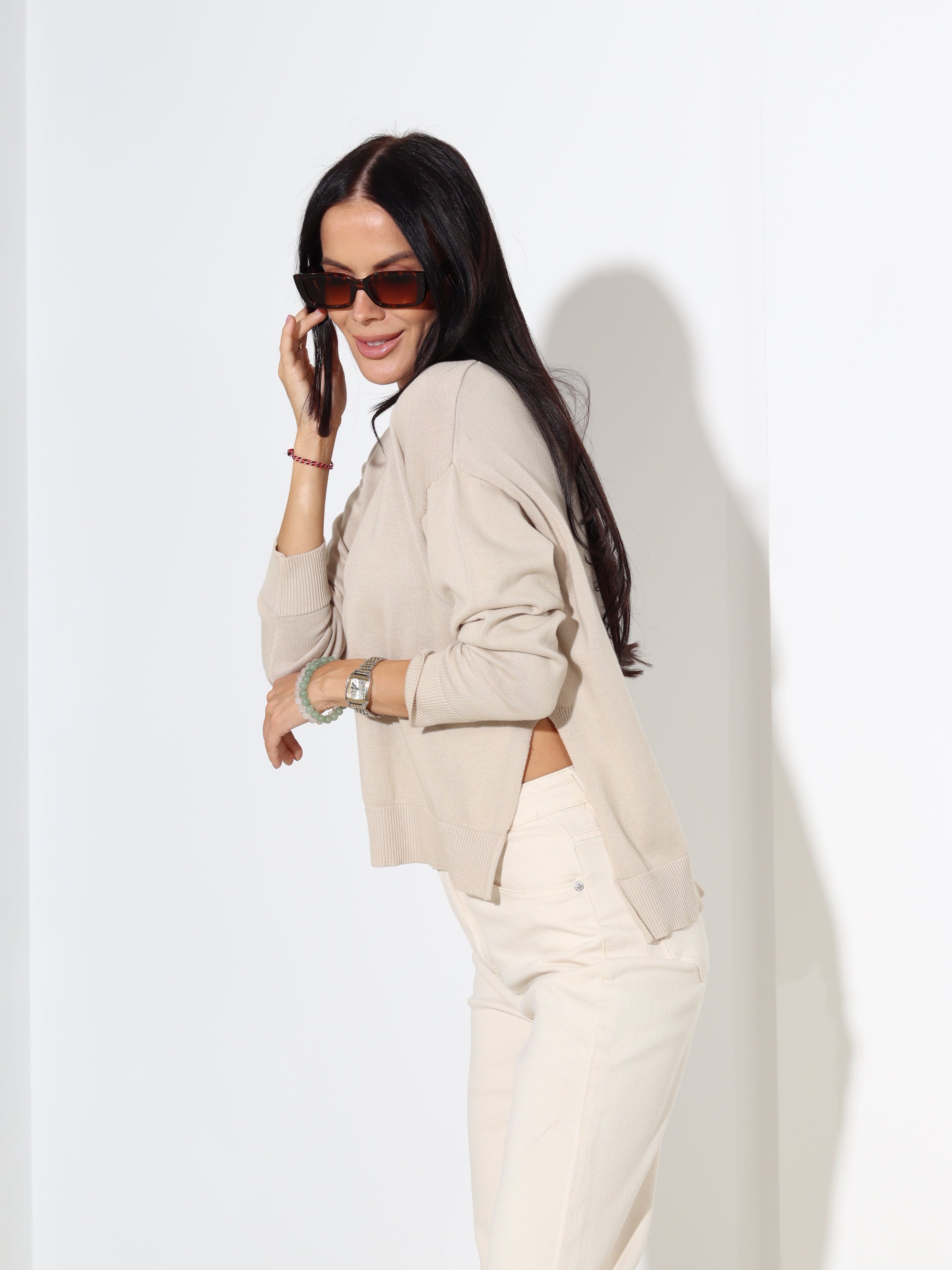 Brūns adīts džemperis ar šķēlumiem sānos - 18200