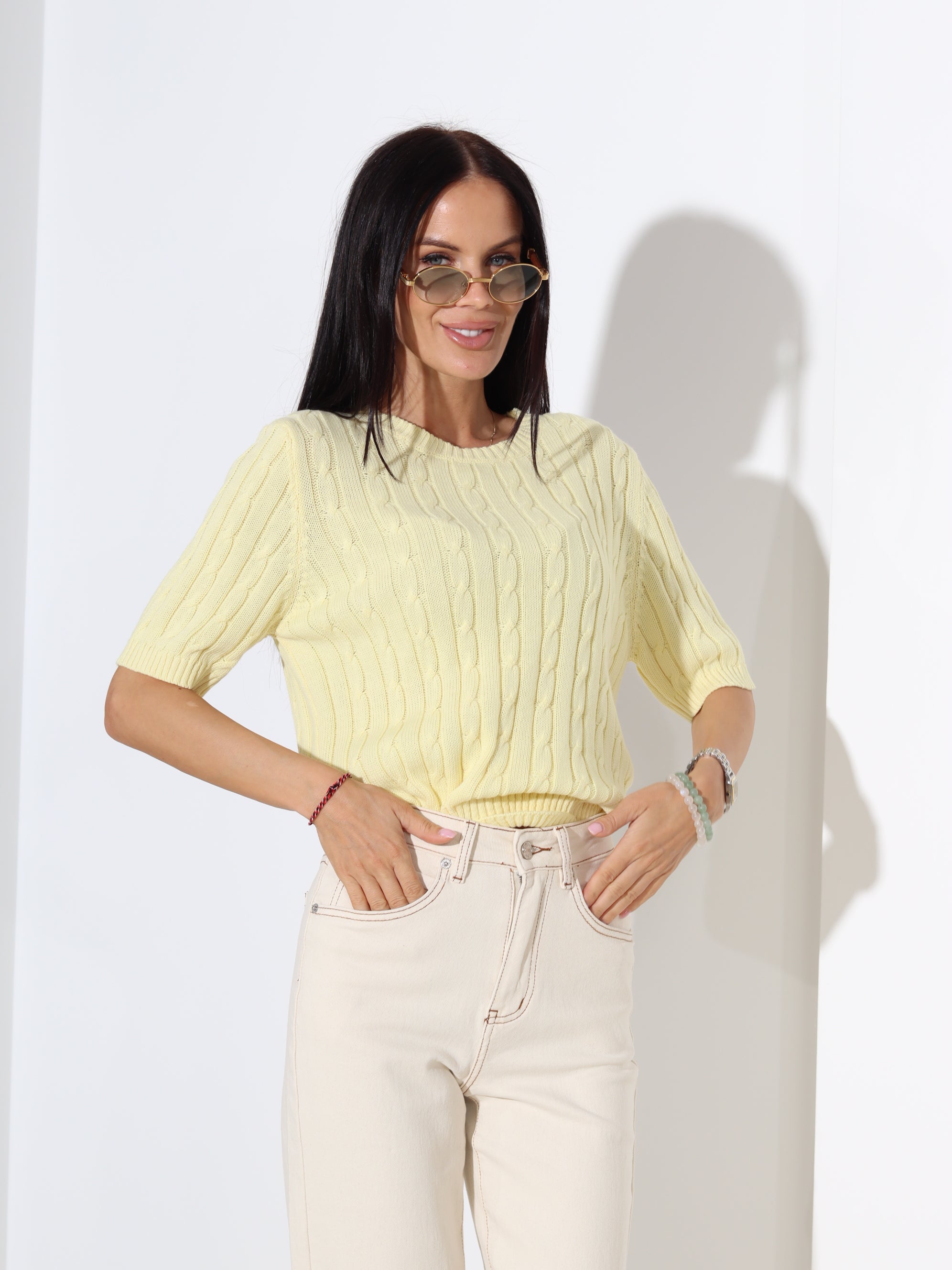 Dzeltens džemperis ar īsām piedurknēm un pīnes rakstu - 18430