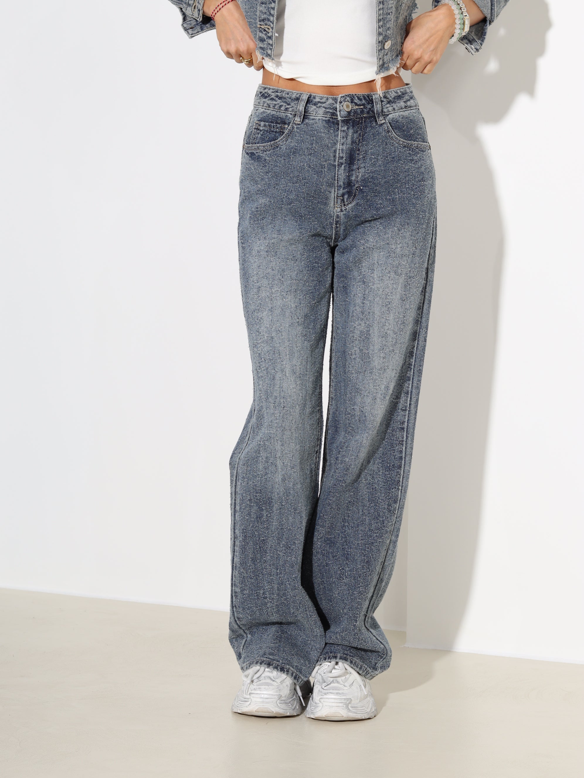 Zilganzaļas džinsa püksid ar raustītu diedziņu - 18165