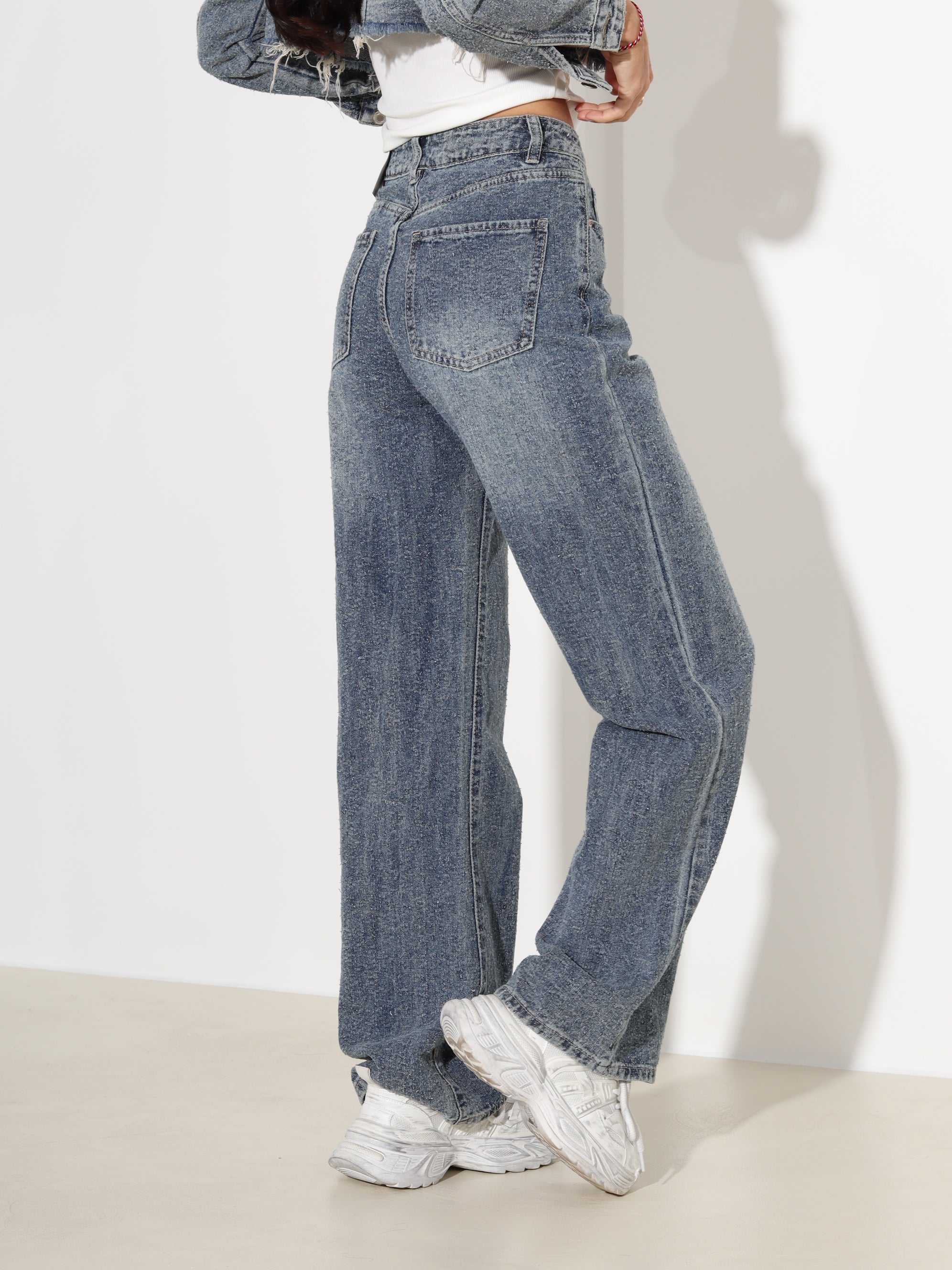 Zilganzaļas džinsa püksid ar raustītu diedziņu - 18165