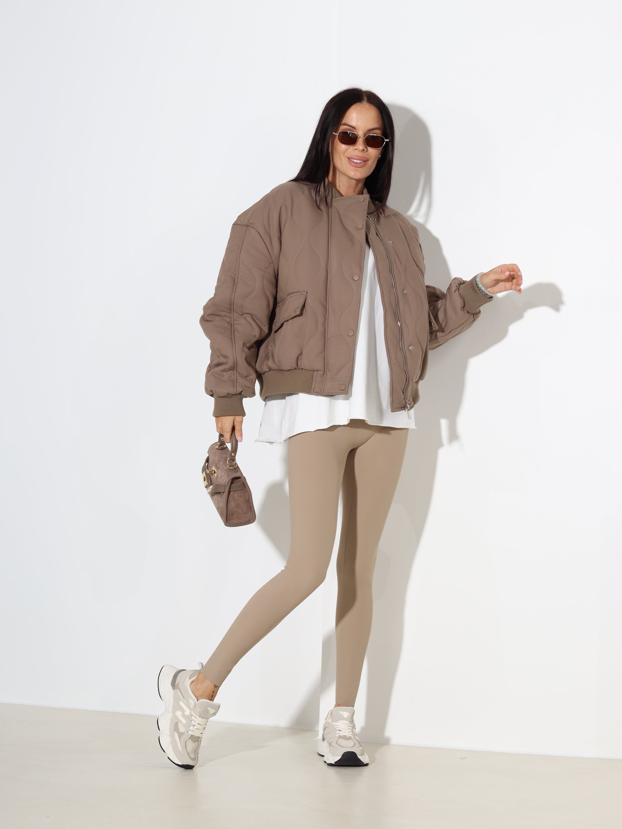 Tumša taupes bombertipa virsjaka- 18440