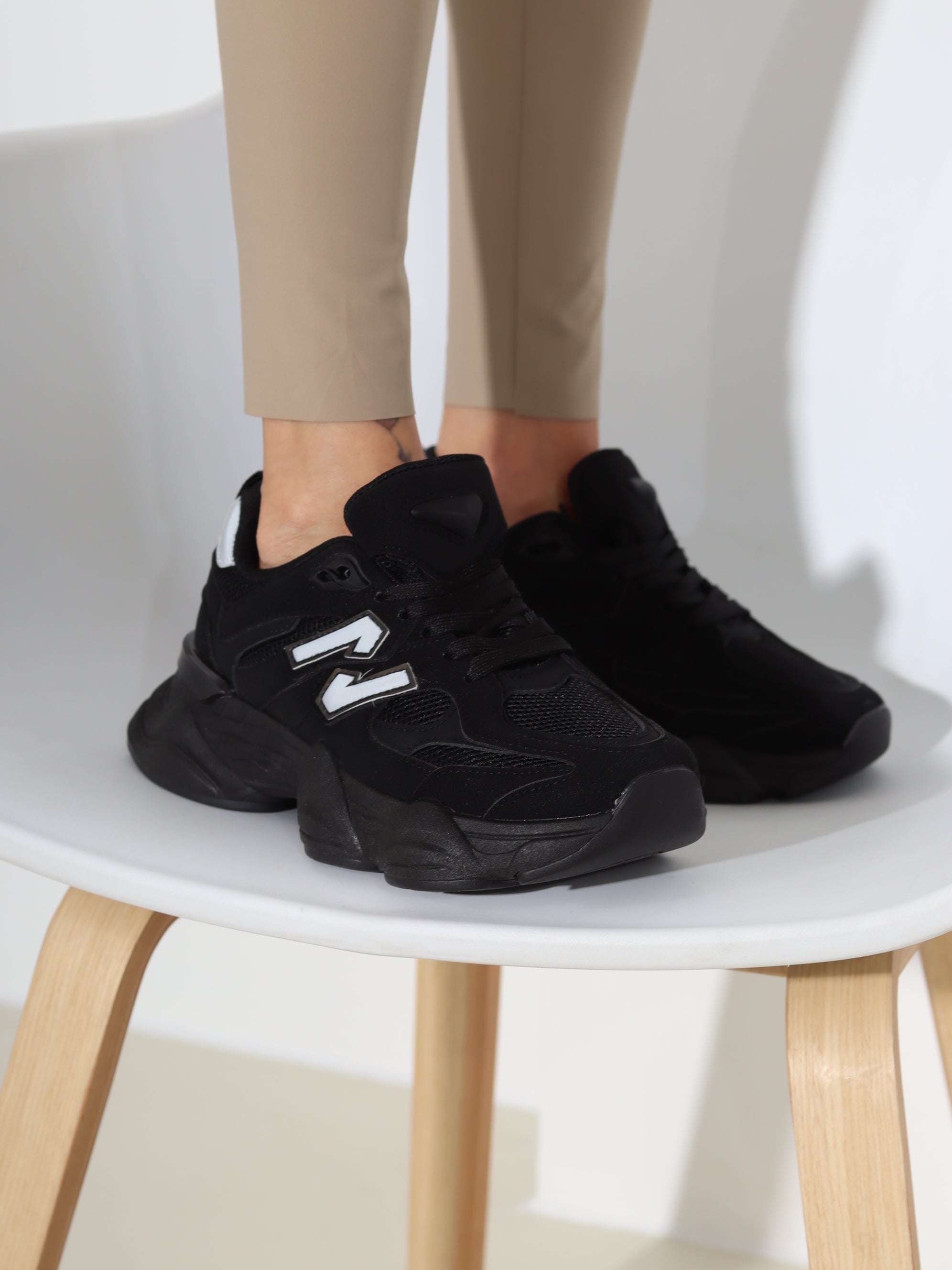 Melnas sportiska stila apavi 'N' - 18454