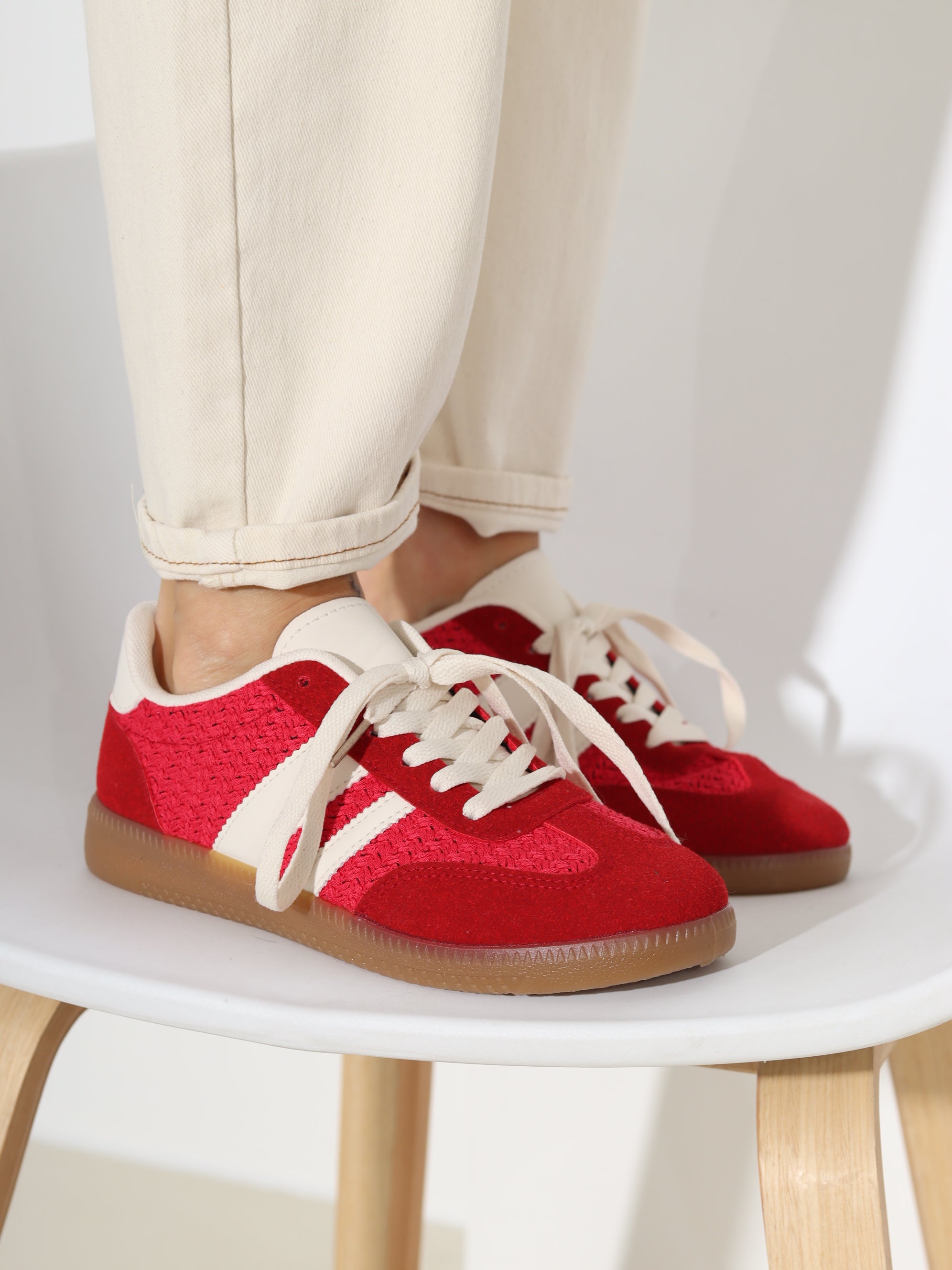 Sarkani brīvā laika apavi uz zemas zoles - 18450