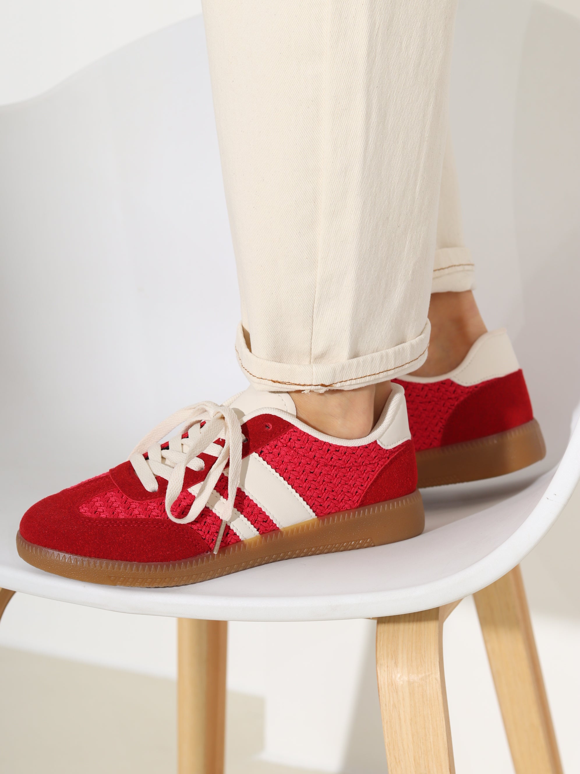 Sarkani brīvā laika apavi uz zemas zoles - 18450