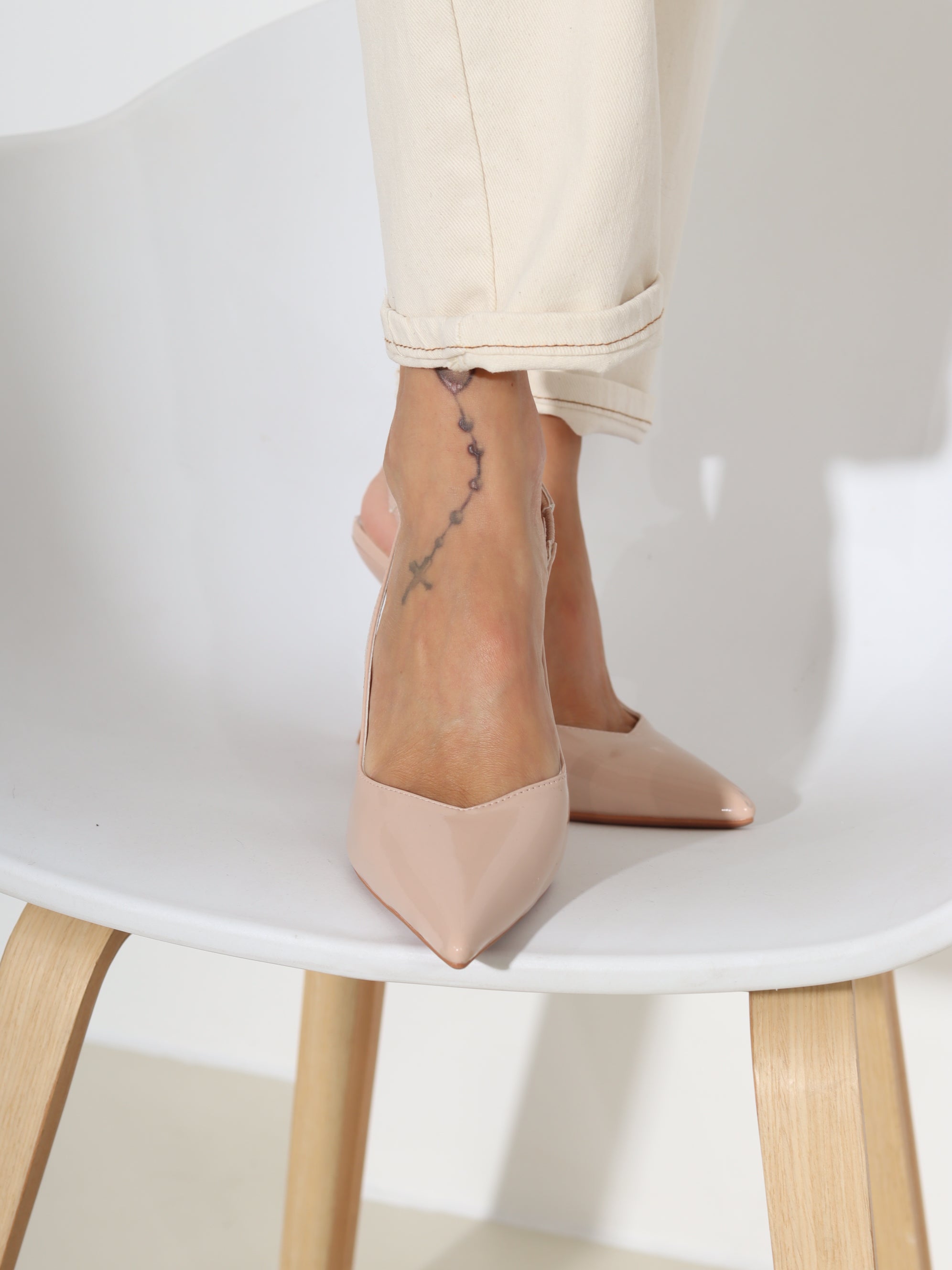 Bēšas augstpapēža kurpes ar atsegtu papēdi - 18447