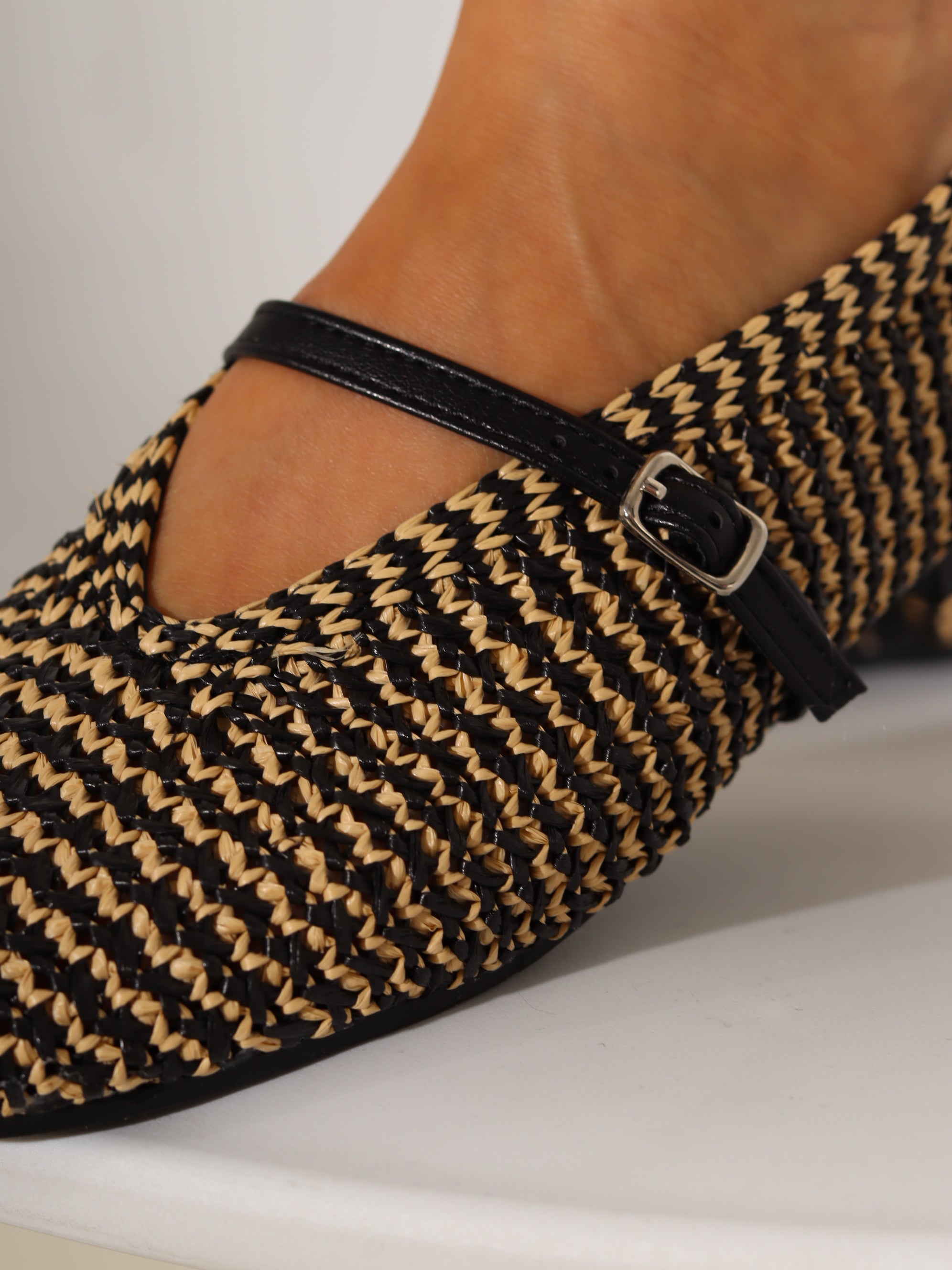 Brūnas ar melnu sietiņkurpes/ laiviņas - 18449