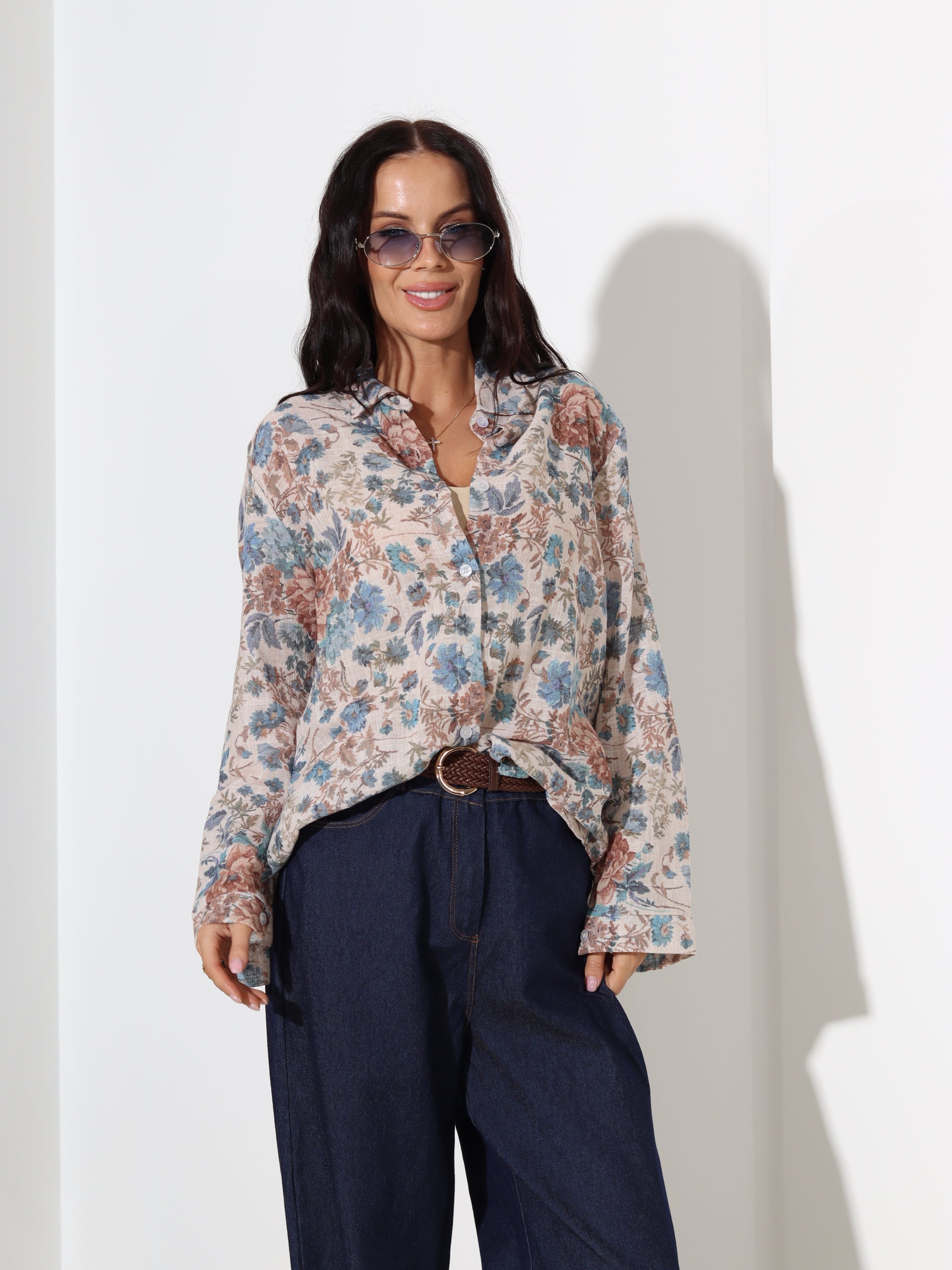 Bēšs kokvilnas krekls ar ZILU ziedu rakstu - 18748