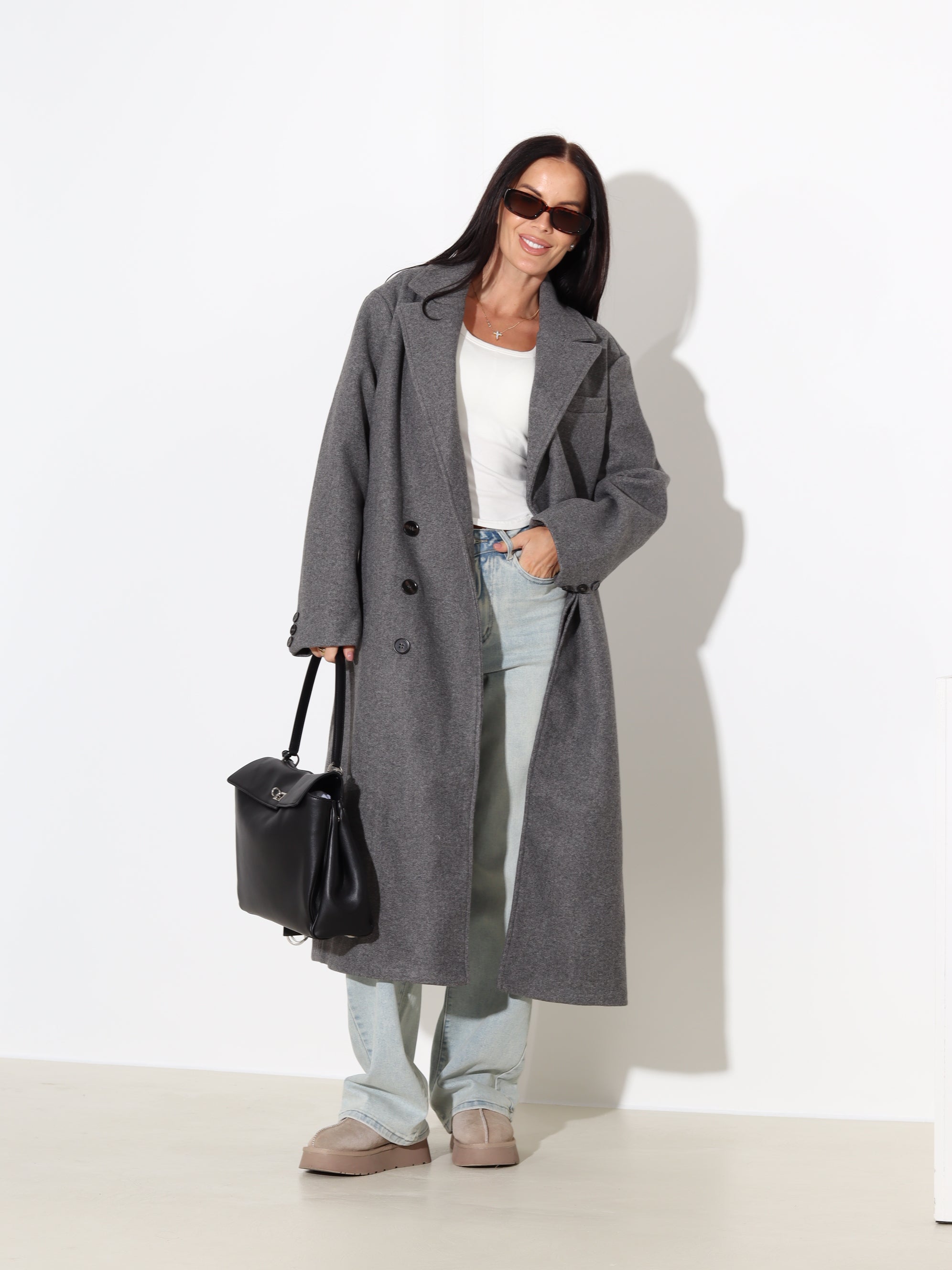 Pelēks, klasisks, taisnas piegrieznes mētelis ar vilnu sastāvā - 17977