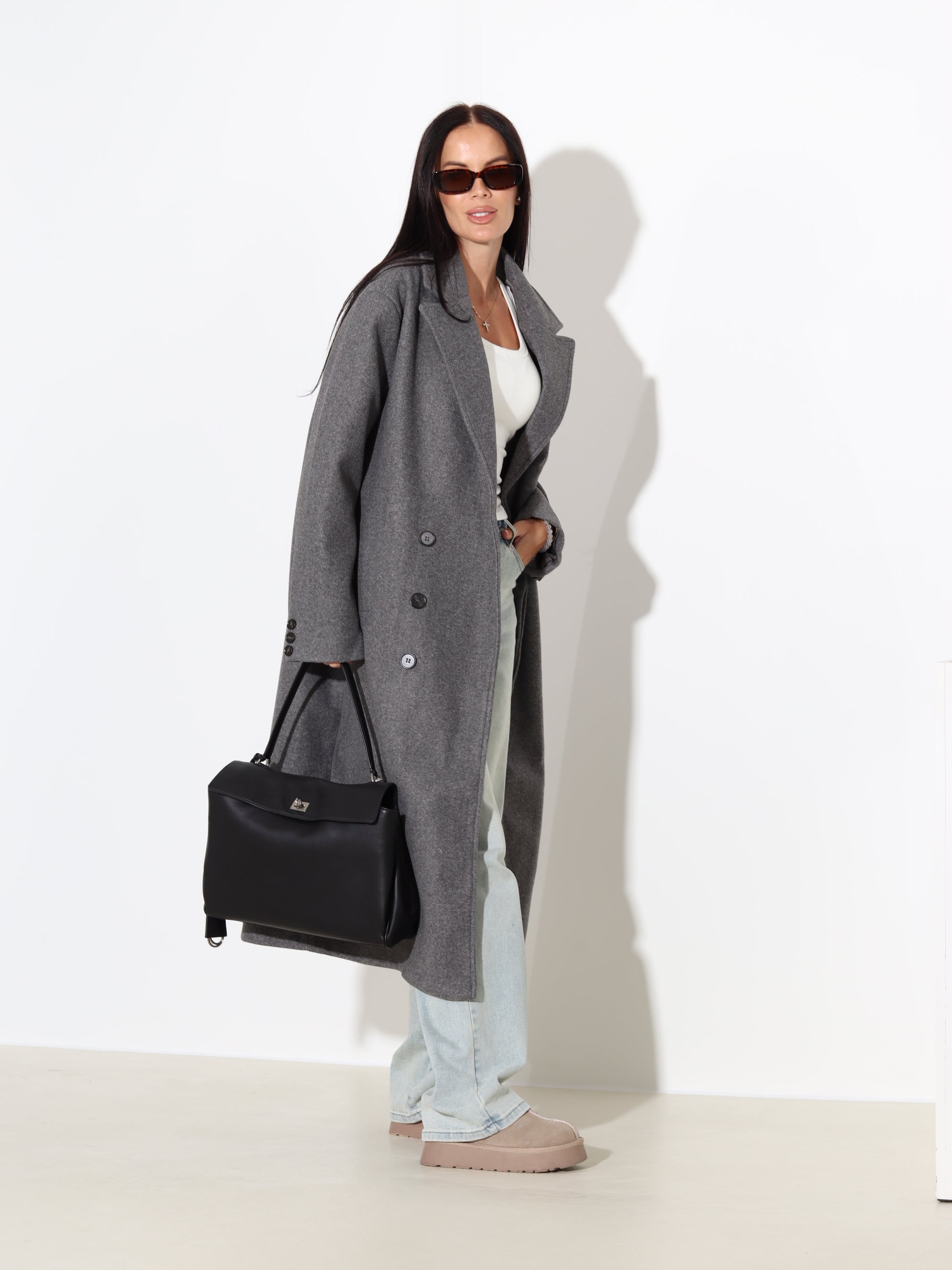 Pelēks, klasisks, taisnas piegrieznes mētelis ar vilnu sastāvā - 17977