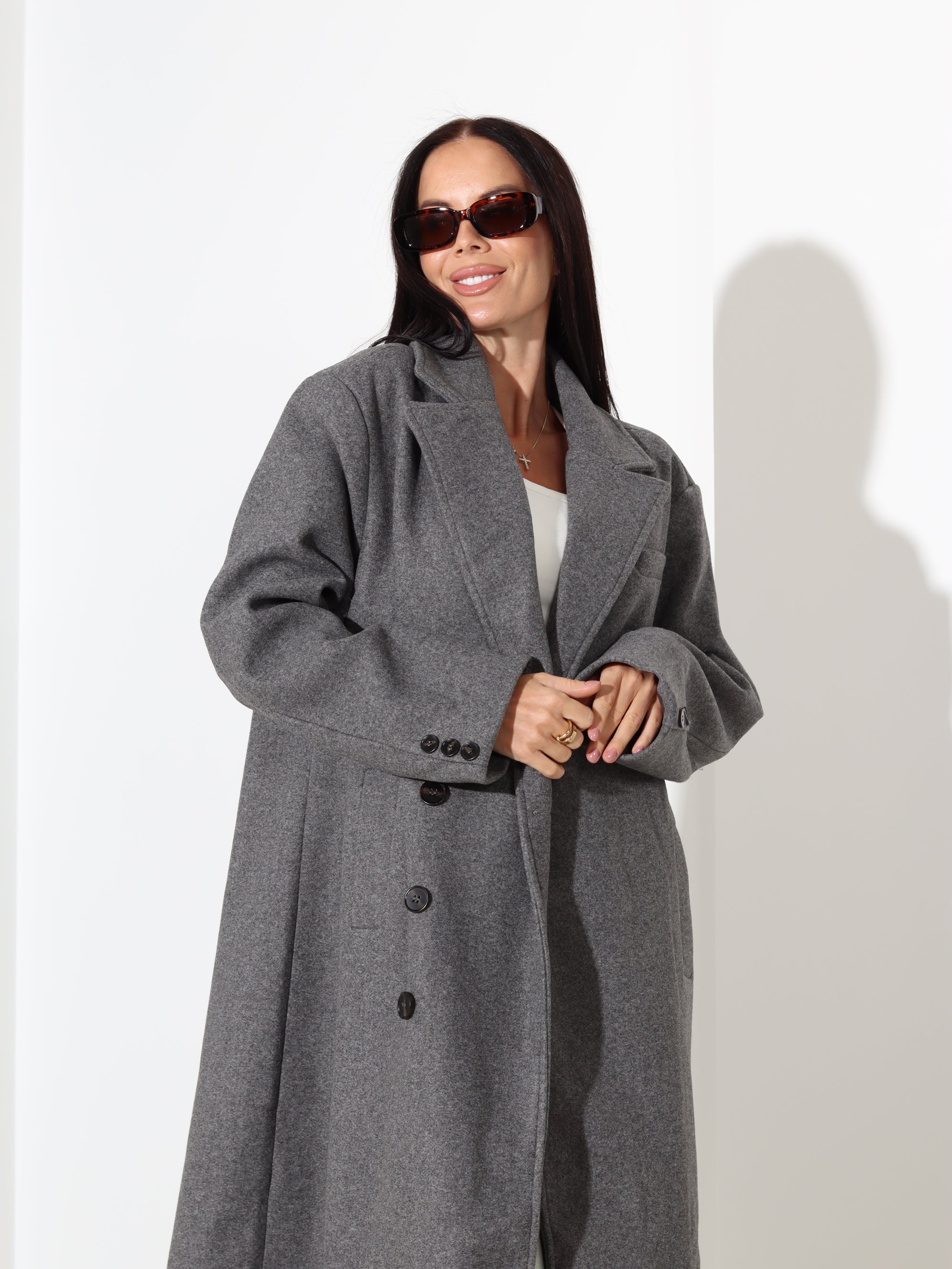 Pelēks, klasisks, taisnas piegrieznes mētelis ar vilnu sastāvā - 17977