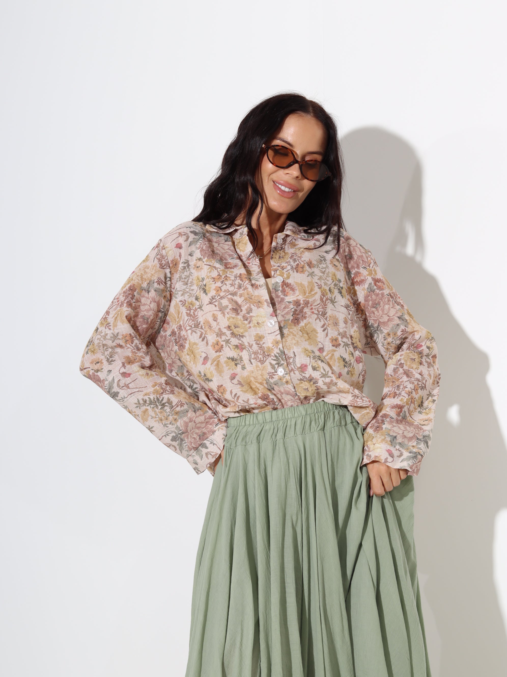 Bēšs kokvilnas krekls ar DZELTENU ziedu rakstu - 18747