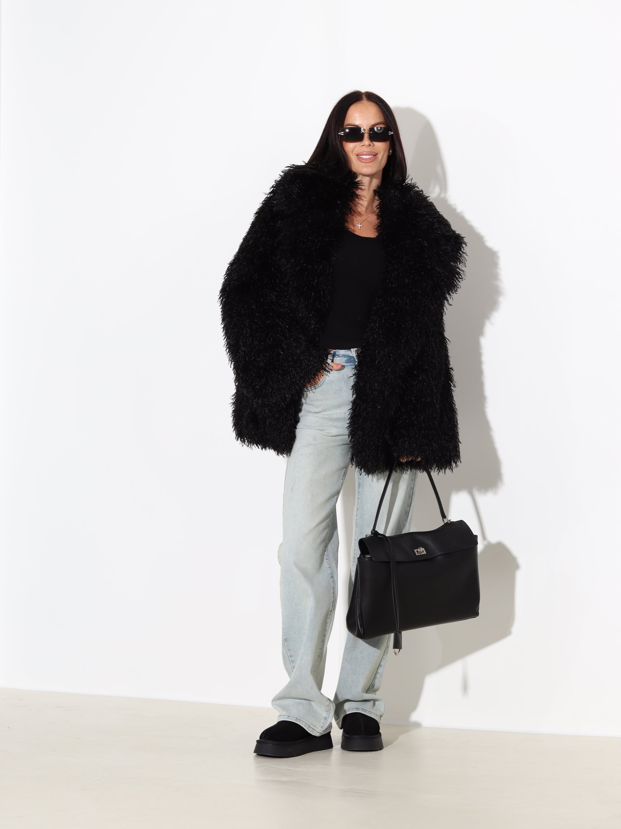 Melns īsa garuma kažoks 'Bārnijs' ar smalku, viļņotu spalvu - 17973