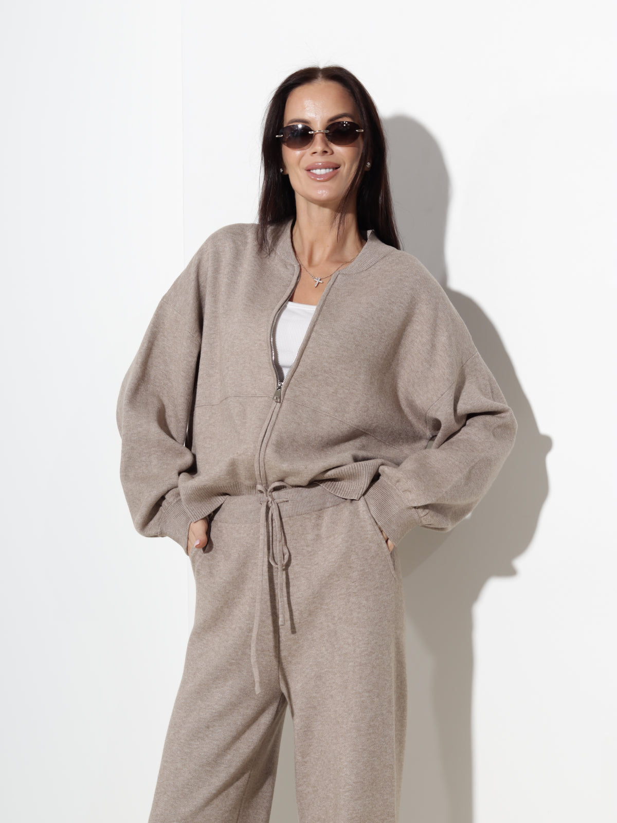Bēšs smalka adījuma komplekts - 21131
