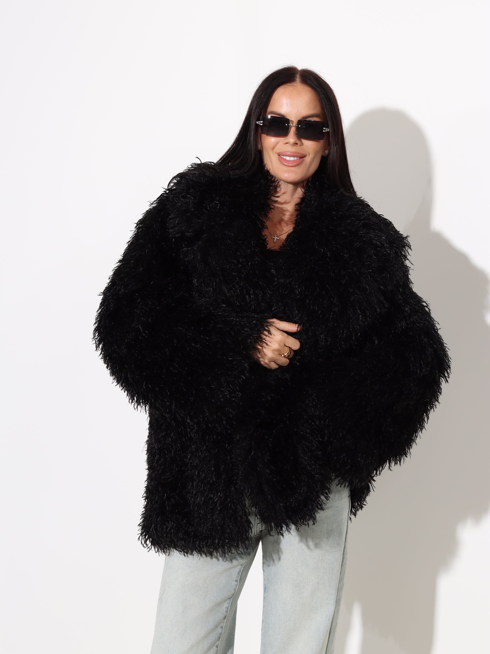 Melns īsa garuma kažoks 'Bārnijs' ar smalku, viļņotu spalvu - 17973