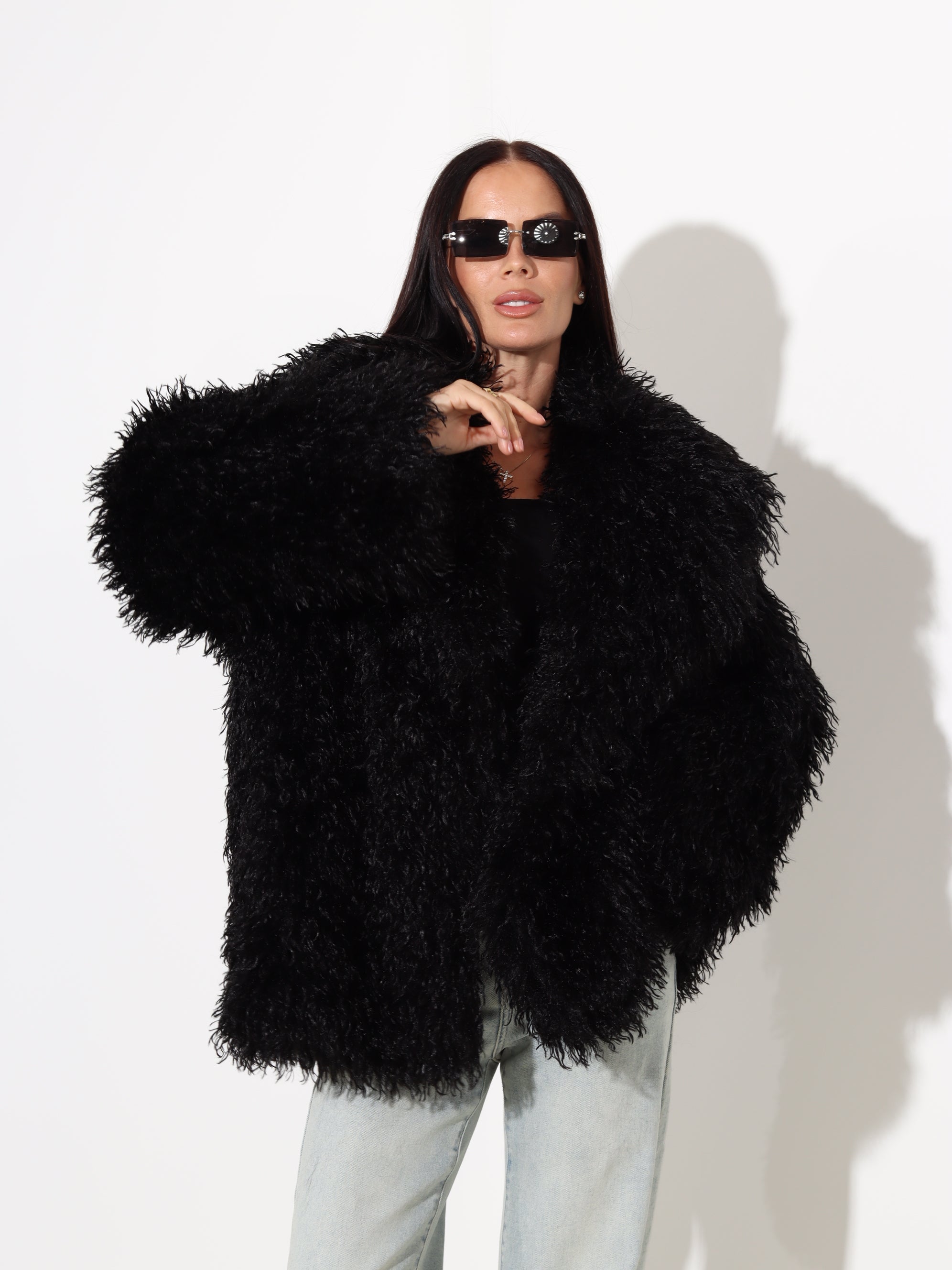 Melns īsa garuma kažoks 'Bārnijs' ar smalku, viļņotu spalvu - 17973