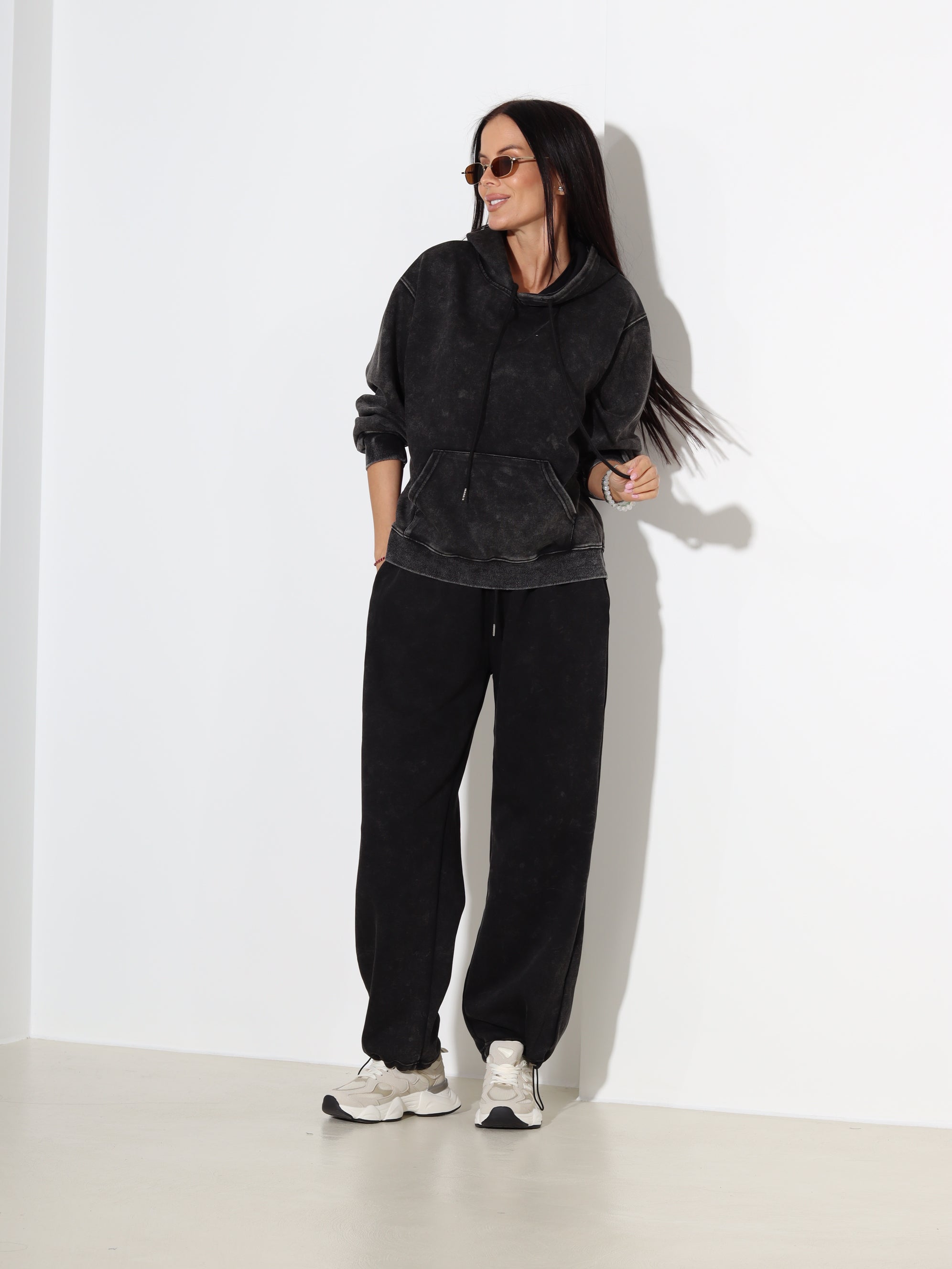 Melns batikots džemperis/hūdijs - 18350