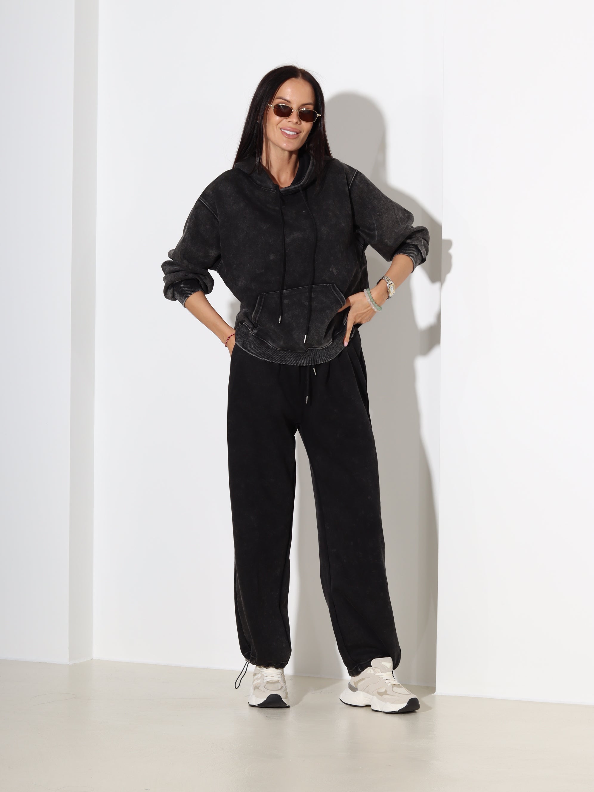 Melns batikots džemperis/hūdijs - 18350