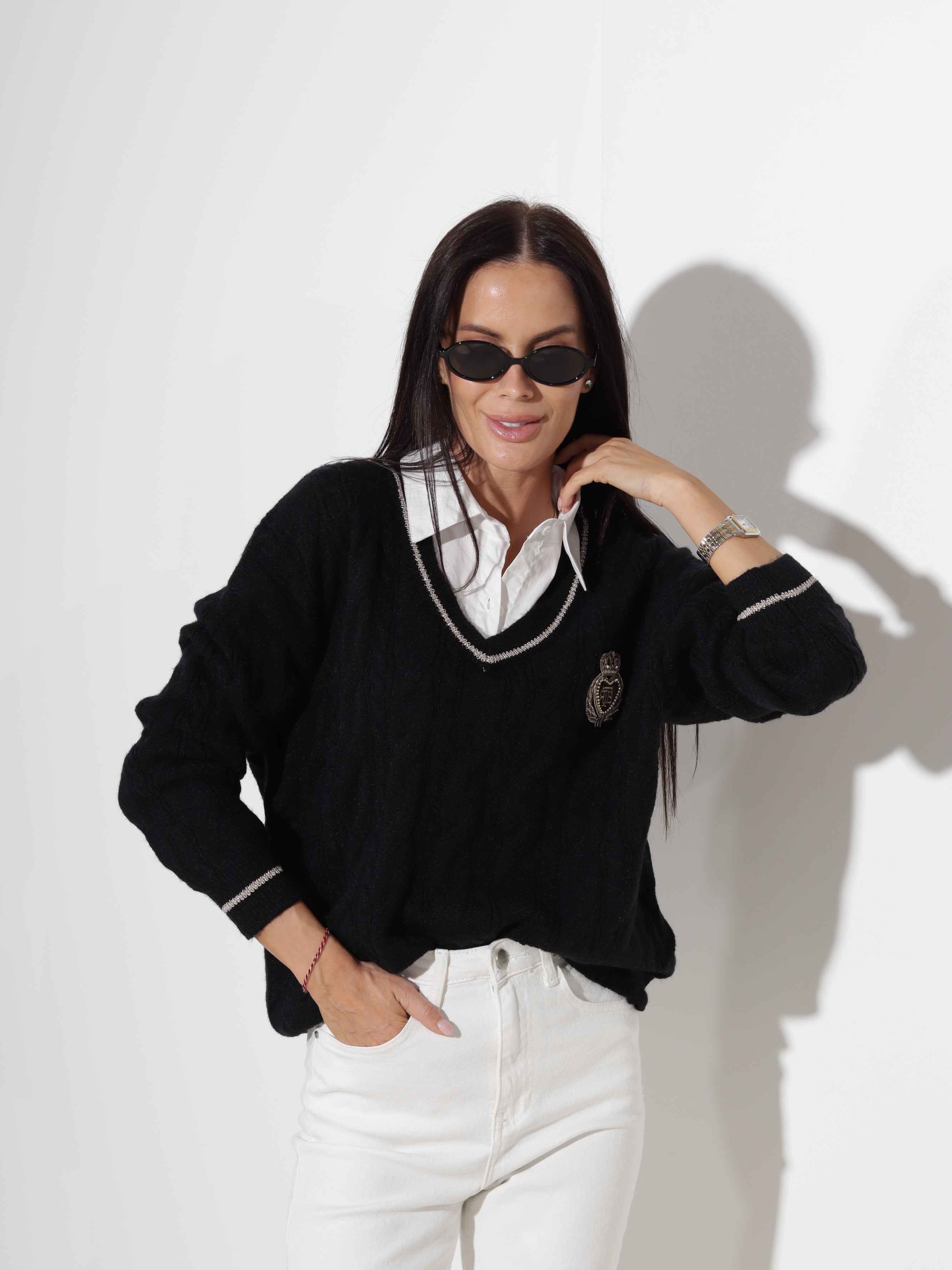 Melns adīts džemperis 'Preppy' stila - 20485