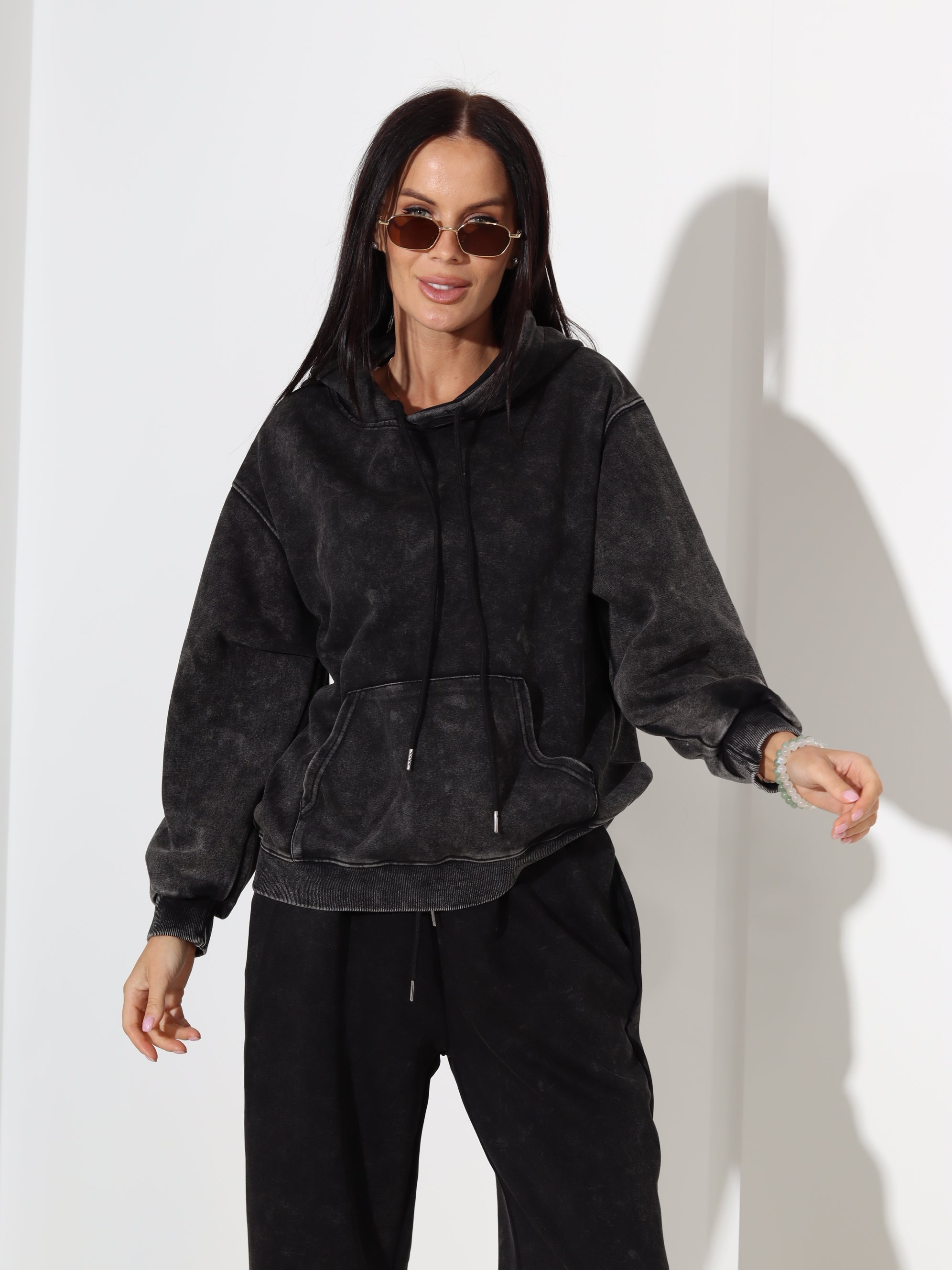 Melns batikots džemperis/hūdijs - 18350