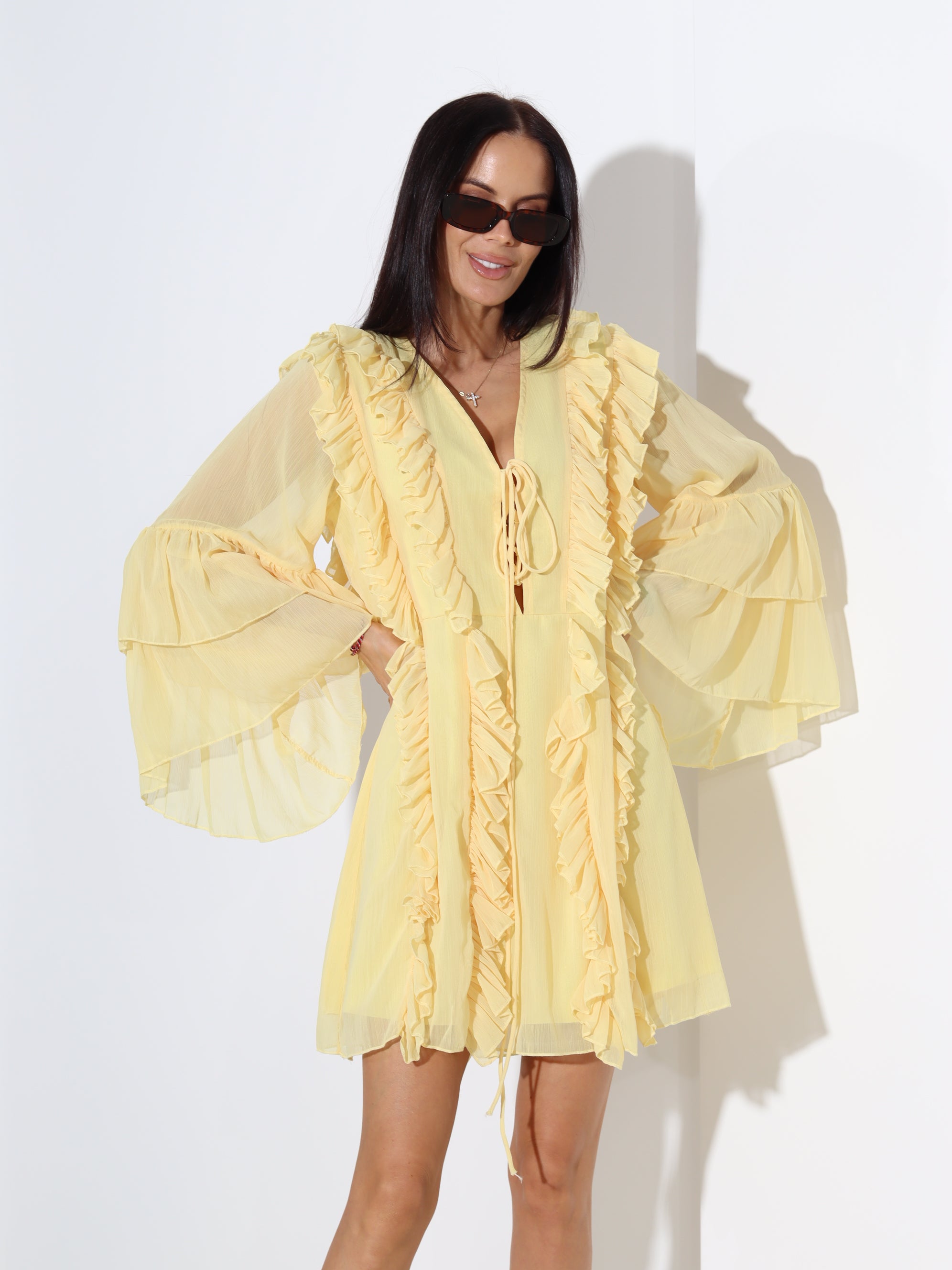 Dzelten, īsa kleita ar kuplām 3/4 piedurknēm - 18794