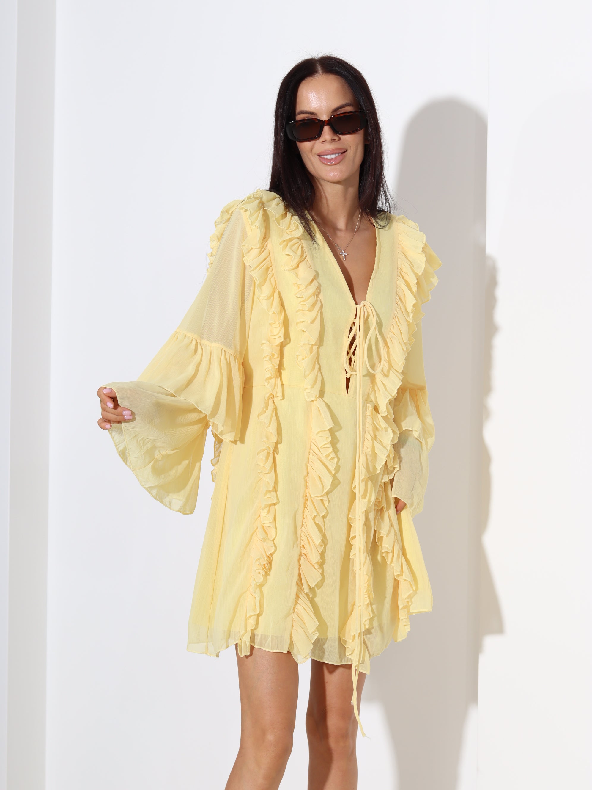 Dzelten, īsa kleita ar kuplām 3/4 piedurknēm - 18794