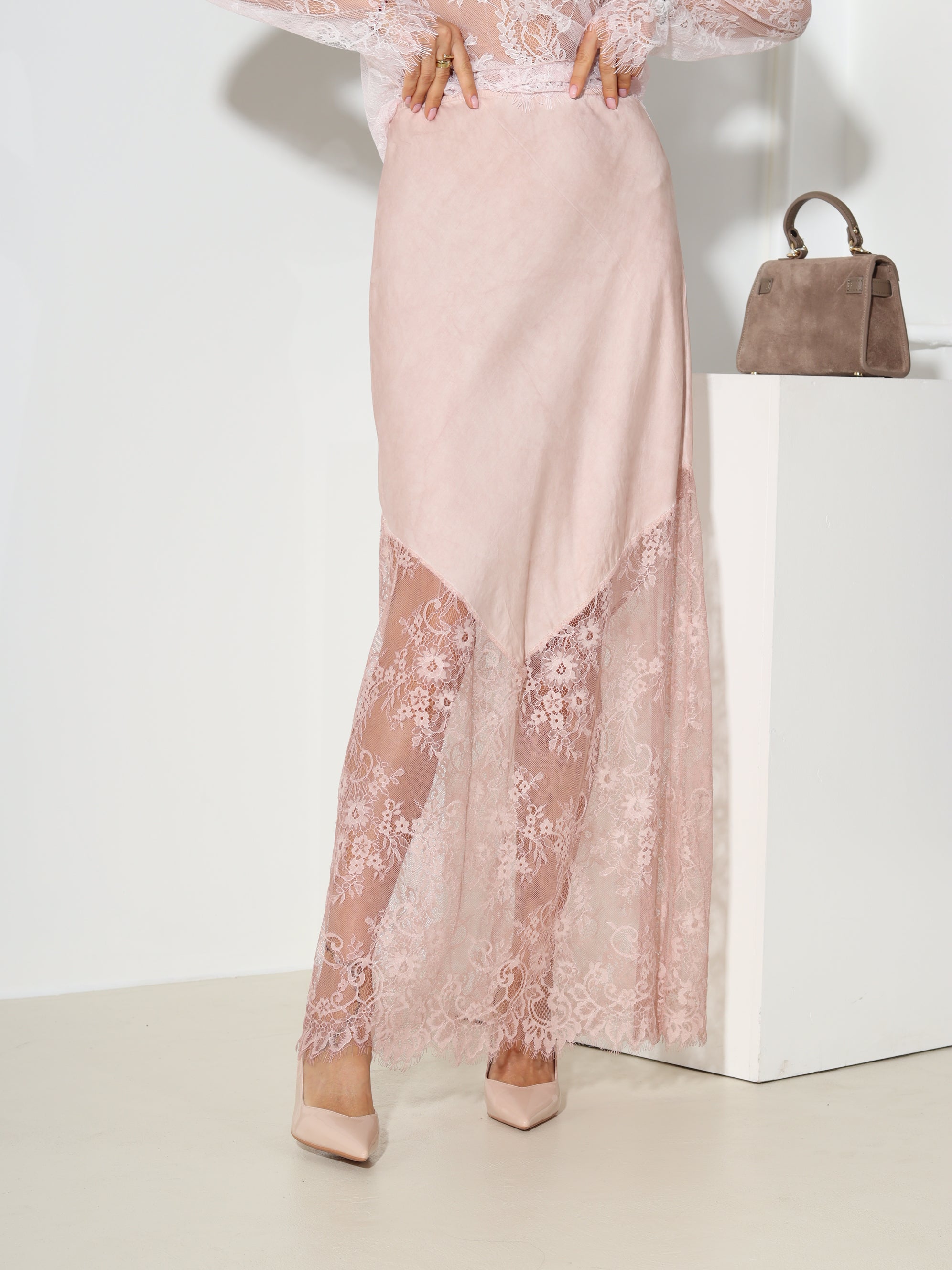 Rozā viskozes svārki ar mežģīni- 18478