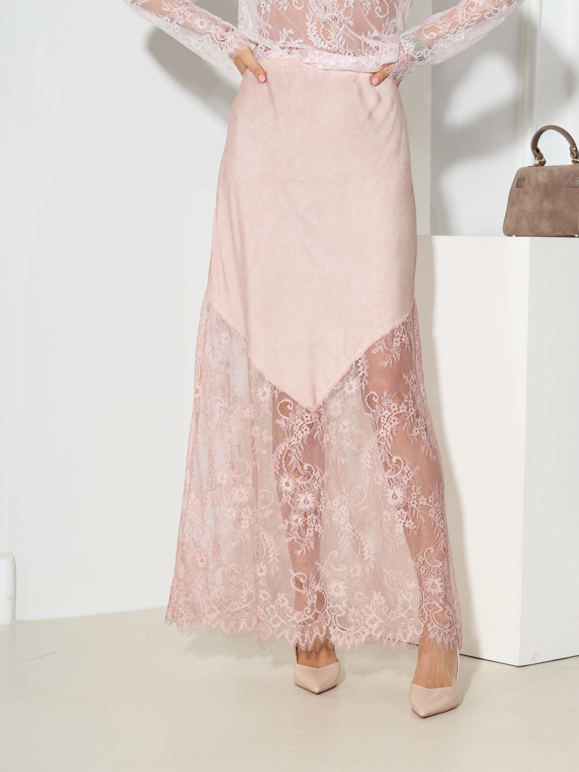 Rozā viskozes svārki ar mežģīni- 18478