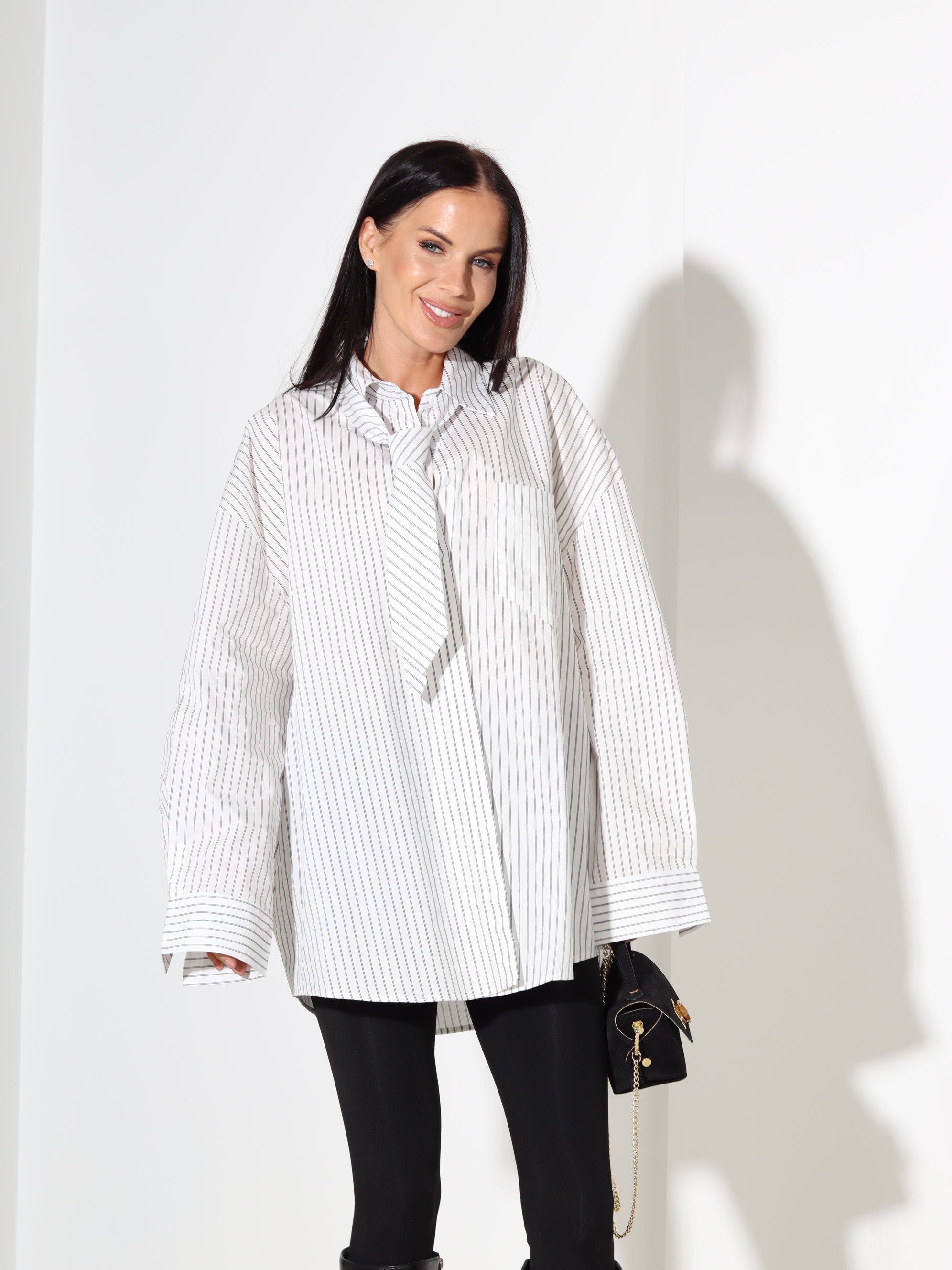 Baltas kokvilnas krekls ar šlipses akcentu - 18009